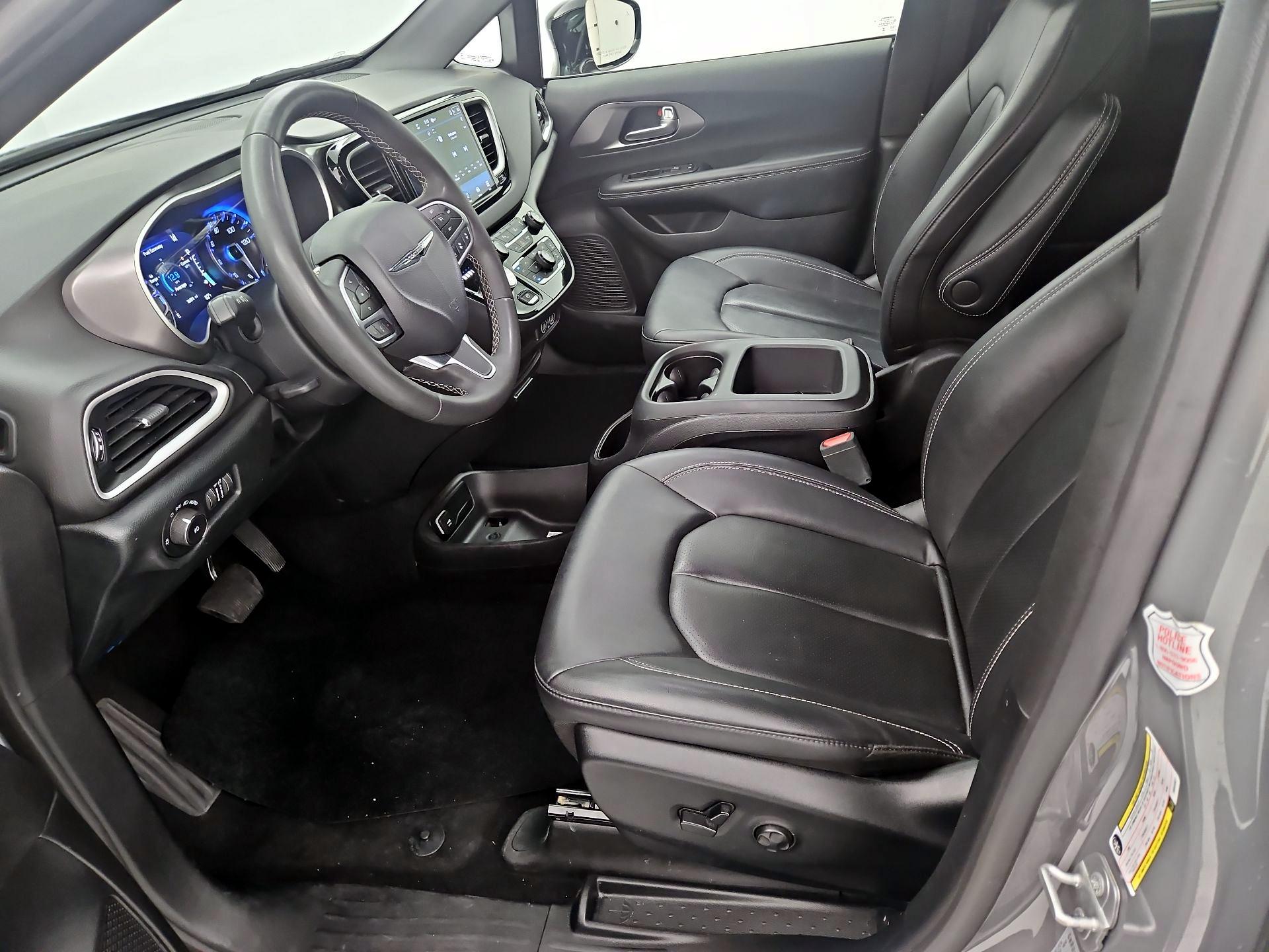 Thumbnail: 2025 Chrysler Pacifica - 11