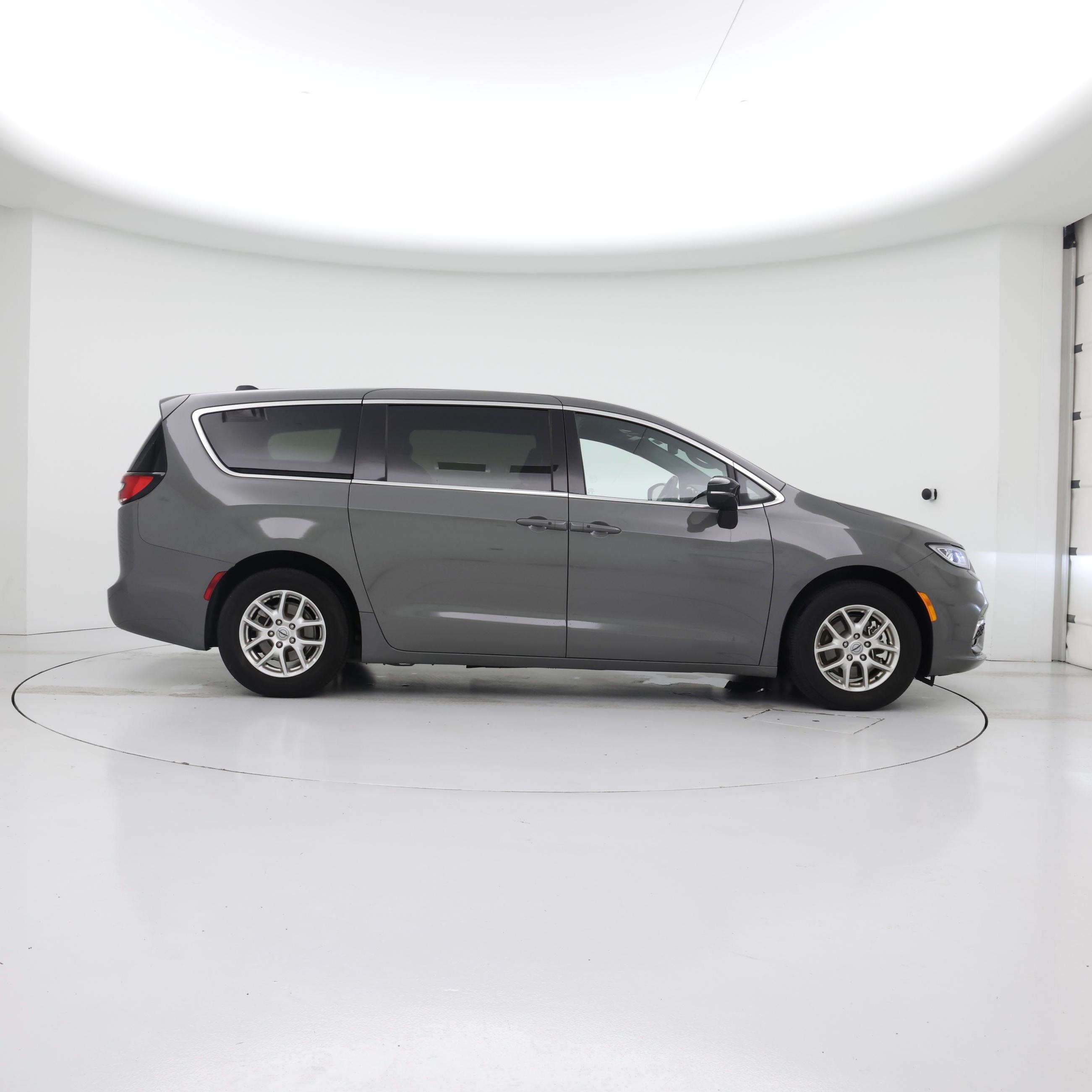 Thumbnail: 2025 Chrysler Pacifica - 7