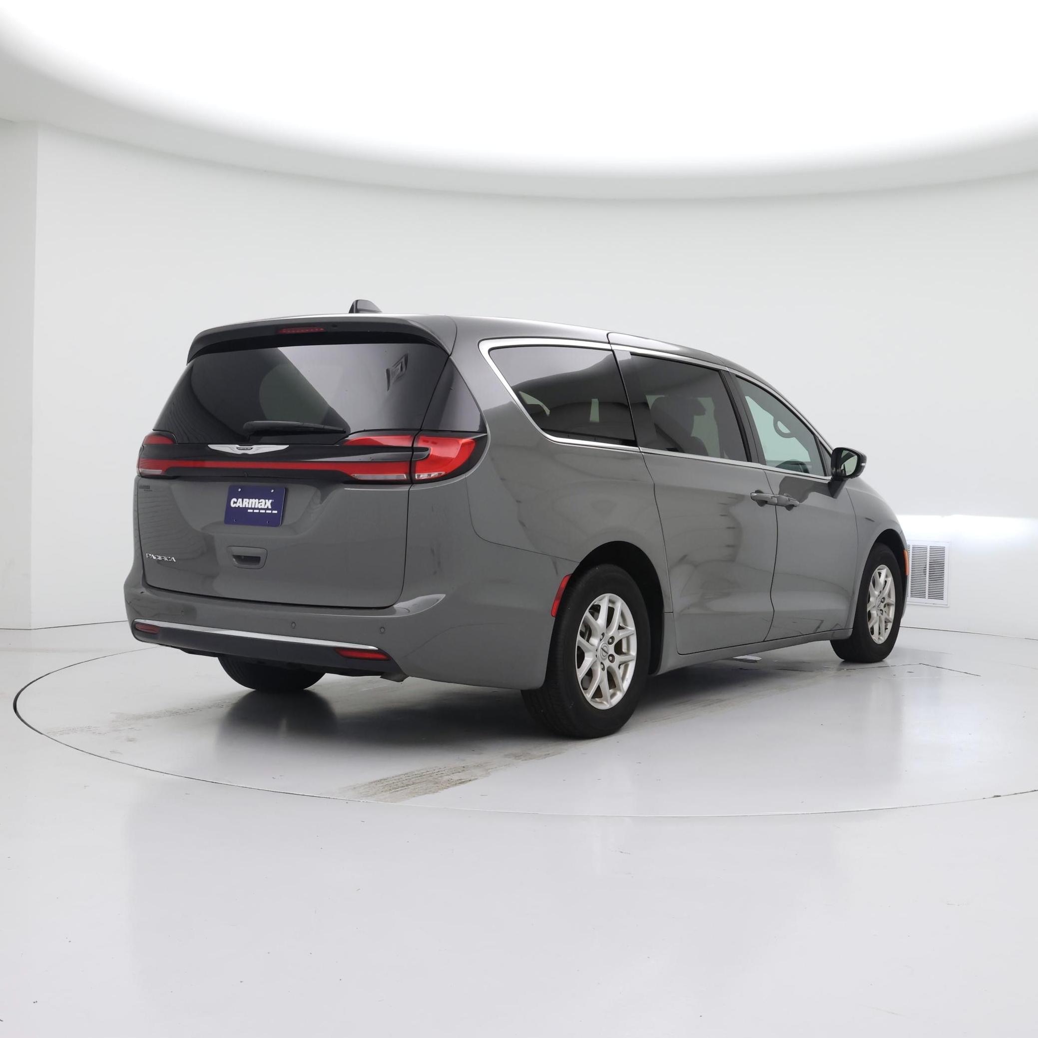 Thumbnail: 2025 Chrysler Pacifica - 8