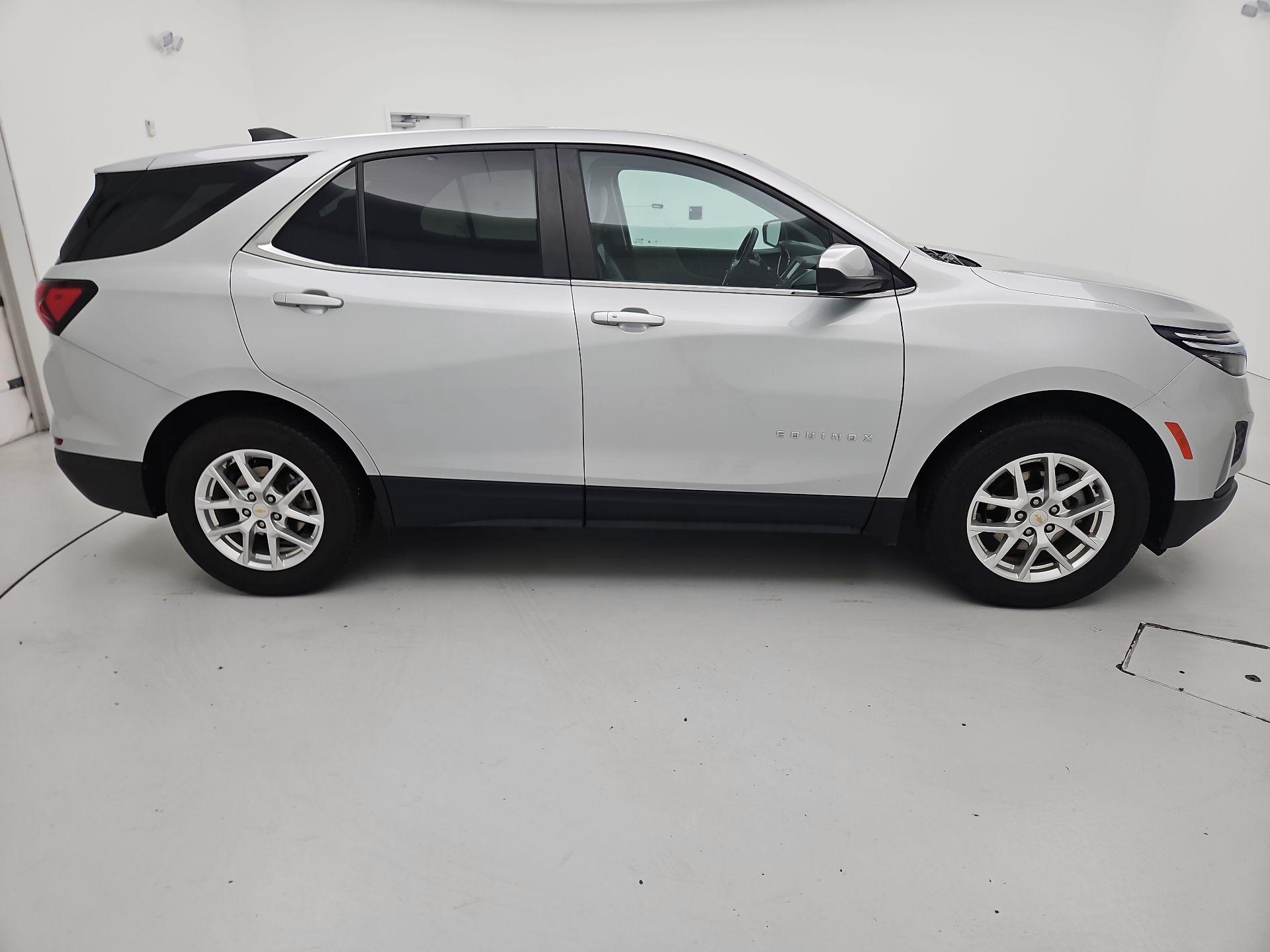 Thumbnail: 2022 Chevrolet Equinox - 4