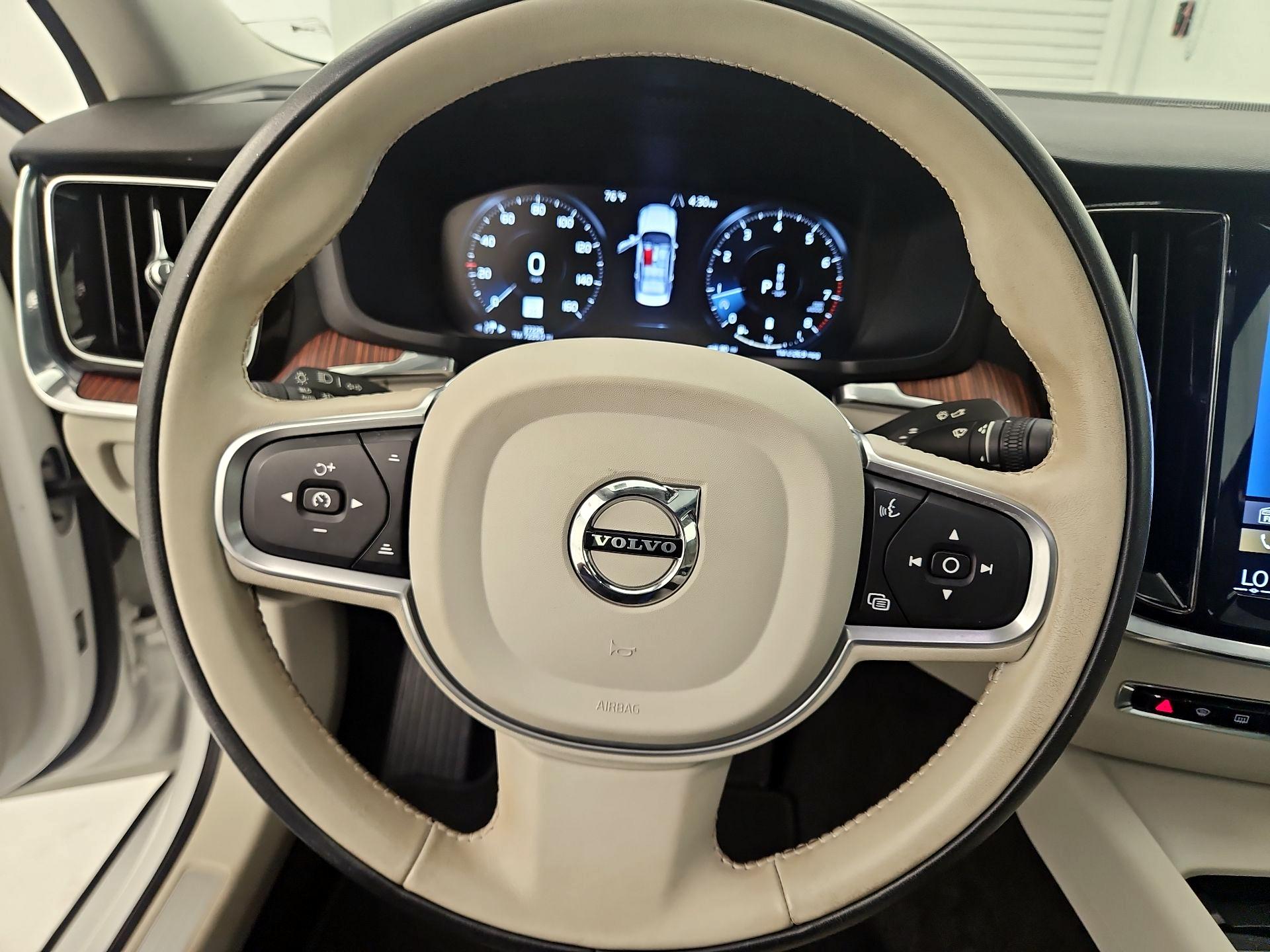 Thumbnail: 2022 Volvo S60 - 10