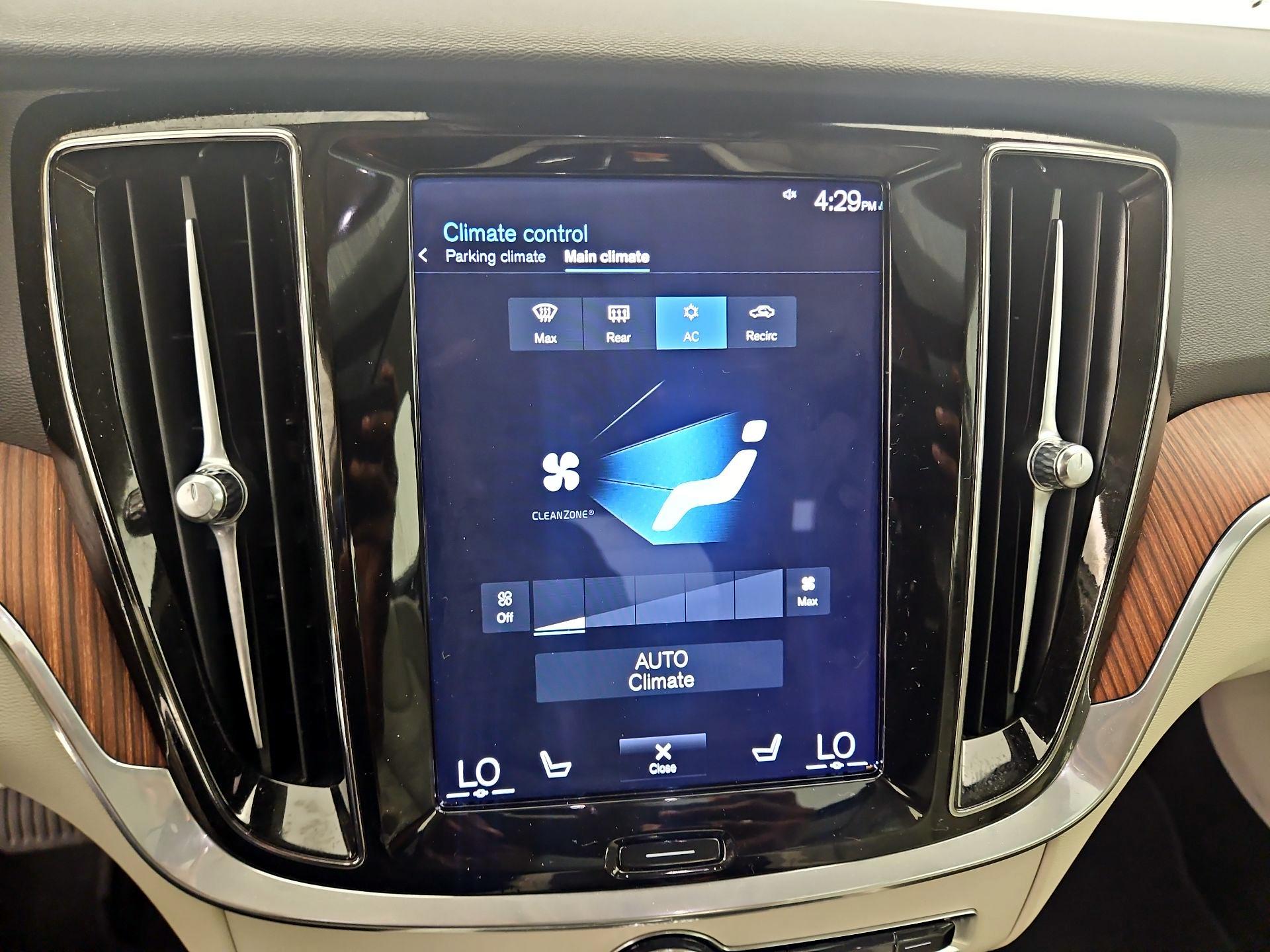 Thumbnail: 2022 Volvo S60 - 17