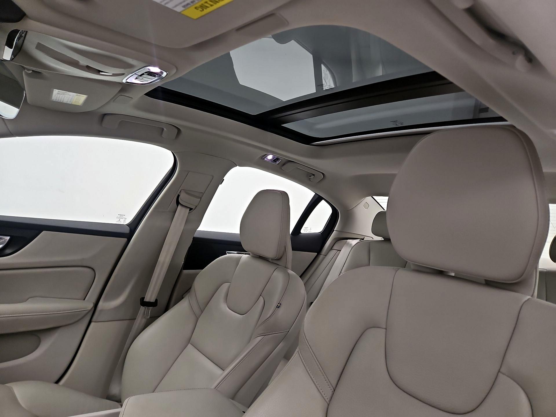 Thumbnail: 2022 Volvo S60 - 20