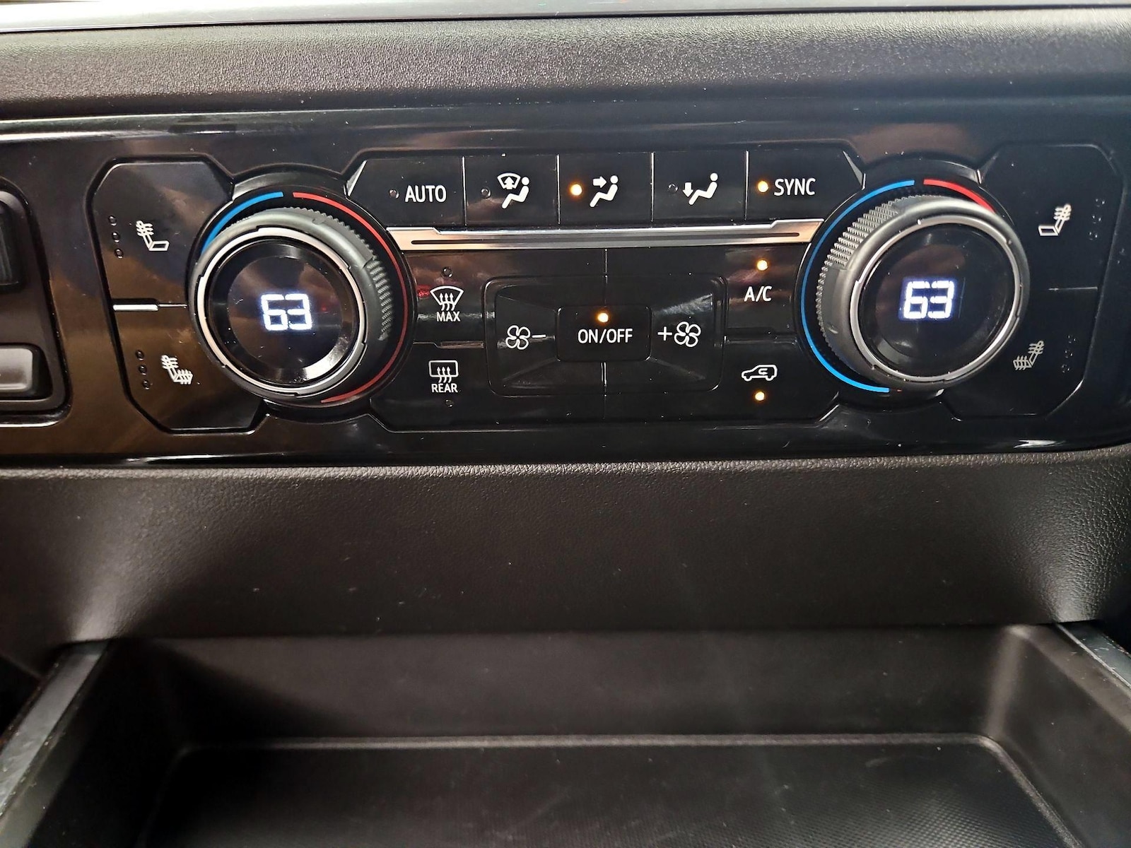 2025 Chevrolet Silverado 1500 LT - Photo 16