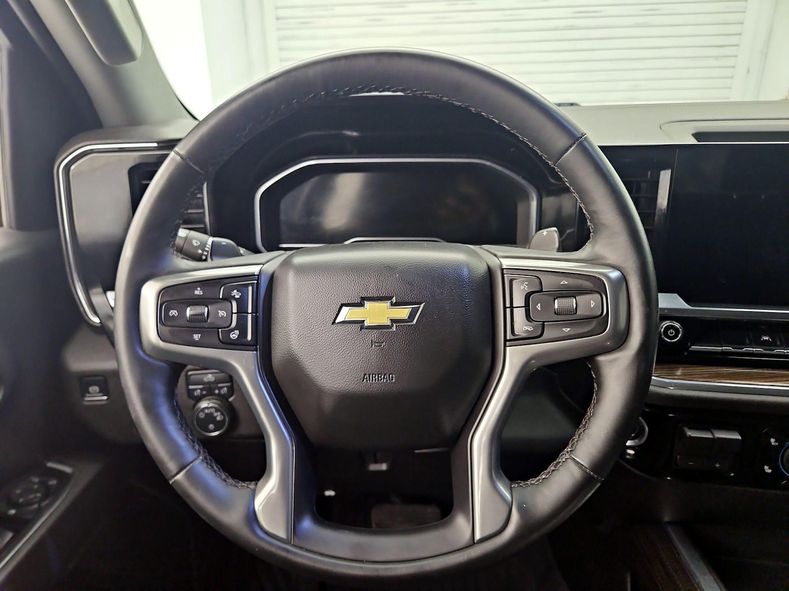 2025 Chevrolet Silverado 1500 LT - Photo 9