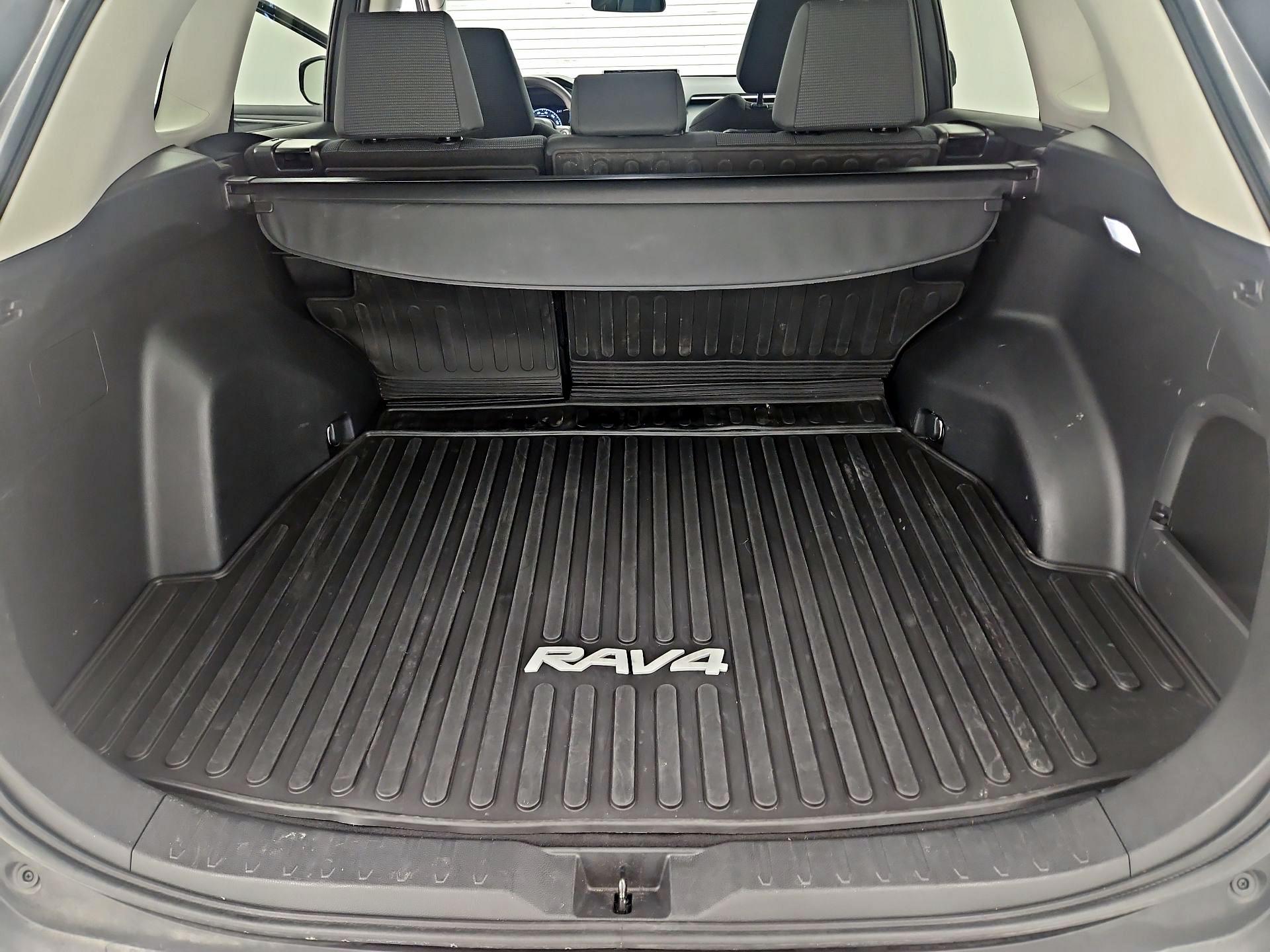 Thumbnail: 2023 Toyota RAV4 - 20