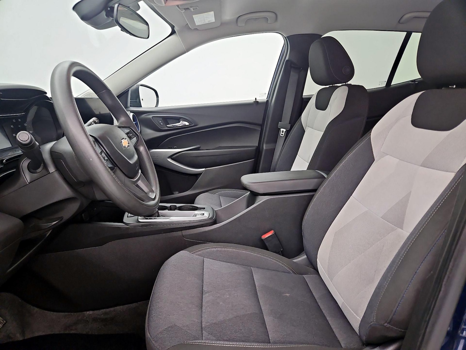 2024 Chevrolet Trax LS - Photo 10