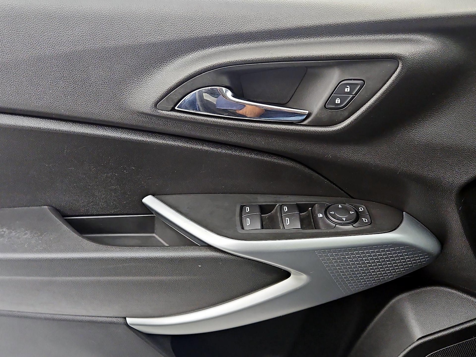 2024 Chevrolet Trax LS - Photo 11