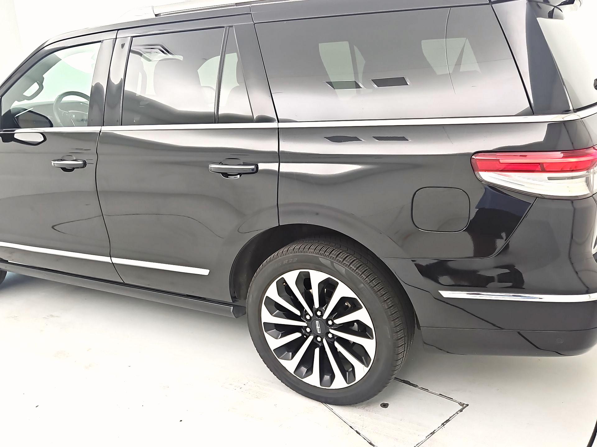 Thumbnail: 2022 Lincoln Navigator - 1