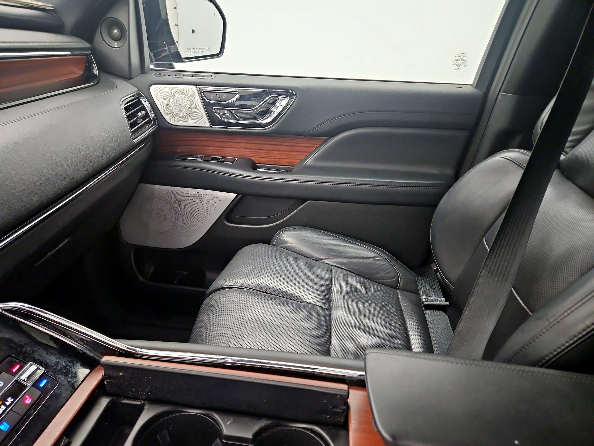 Thumbnail: 2022 Lincoln Navigator - 9