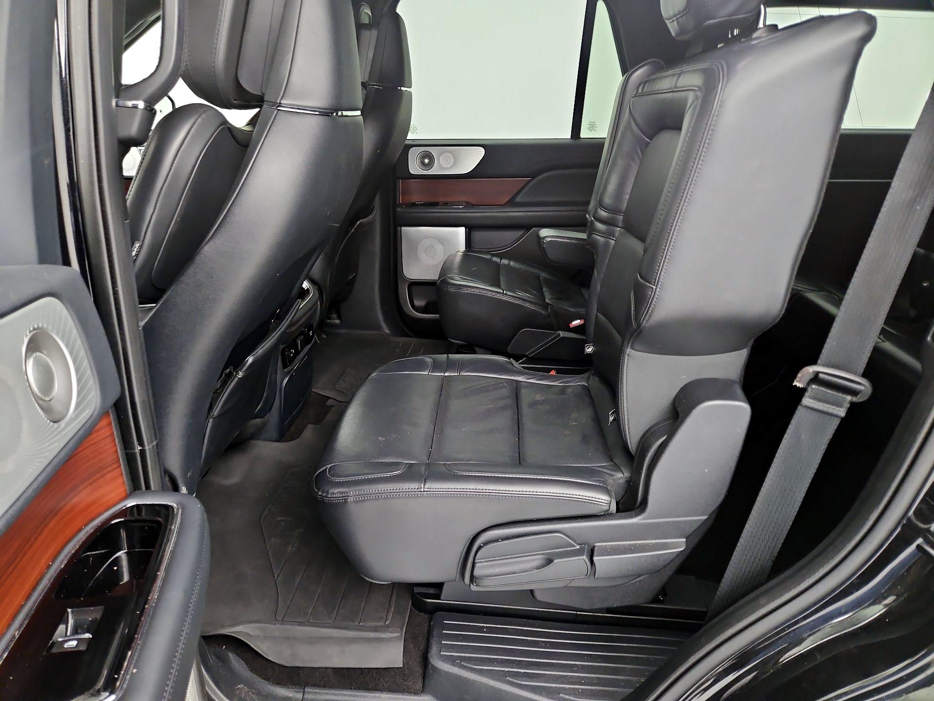 Thumbnail: 2022 Lincoln Navigator - 17