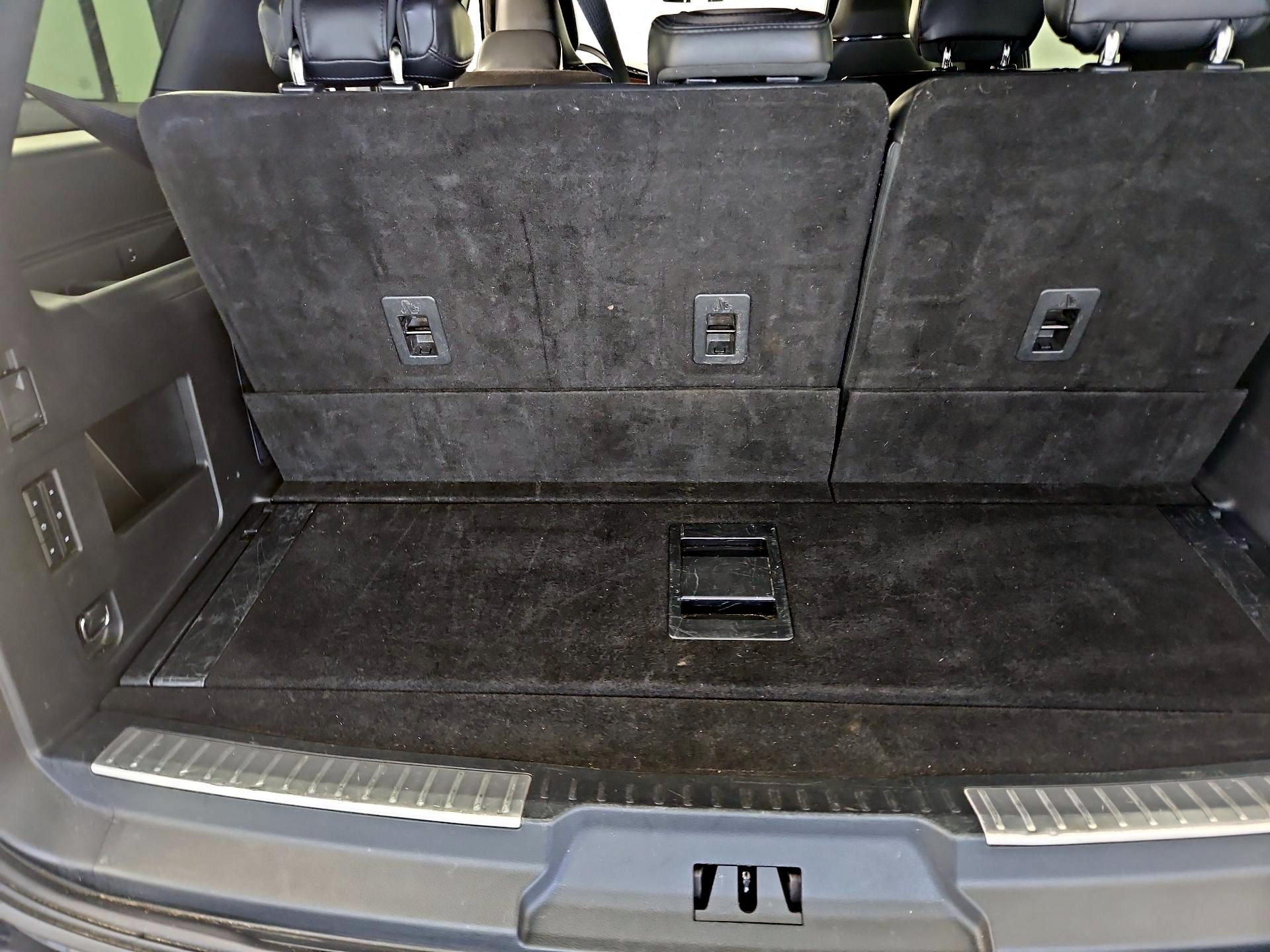 Thumbnail: 2022 Lincoln Navigator - 19