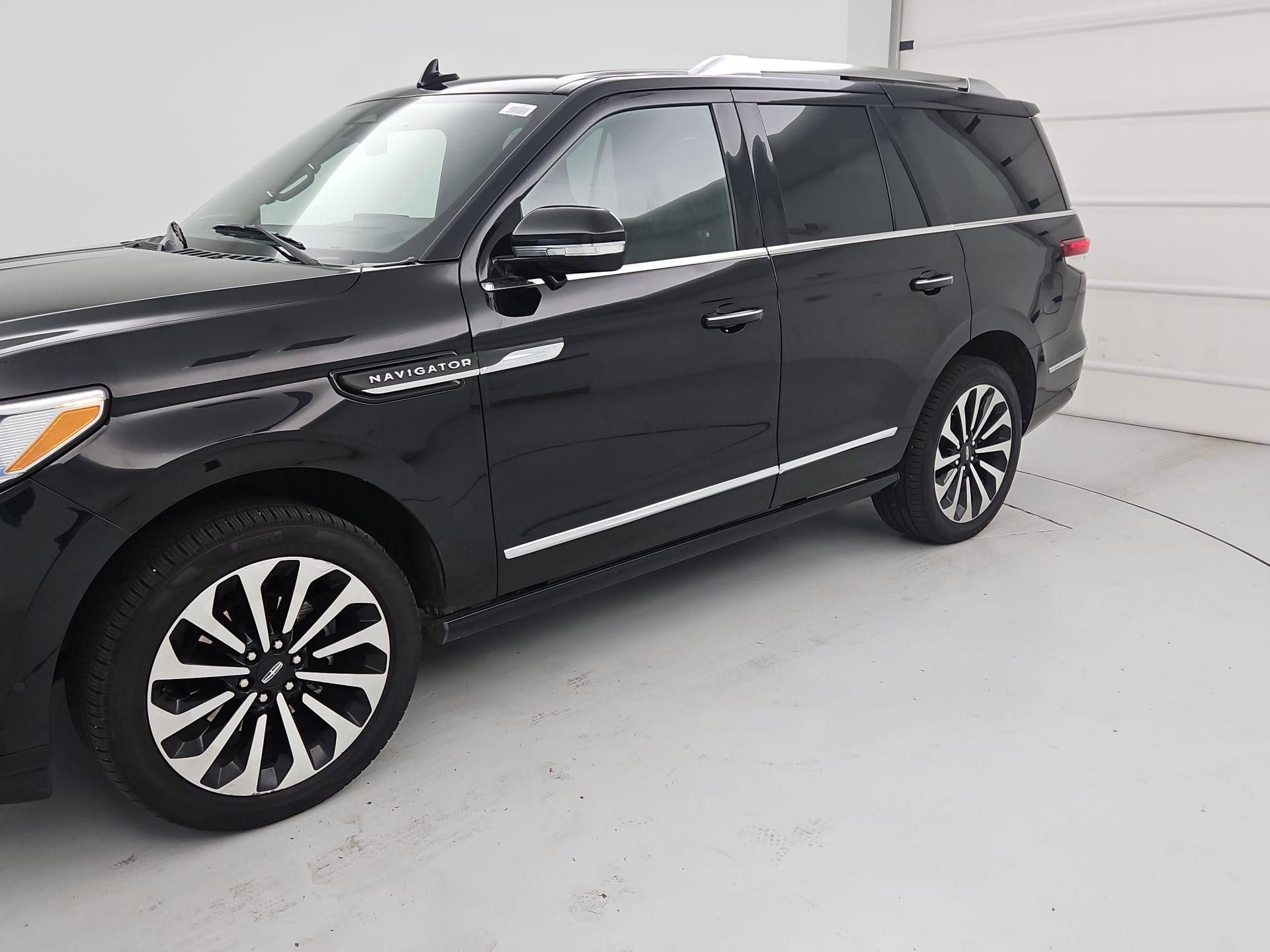 Thumbnail: 2022 Lincoln Navigator - 3