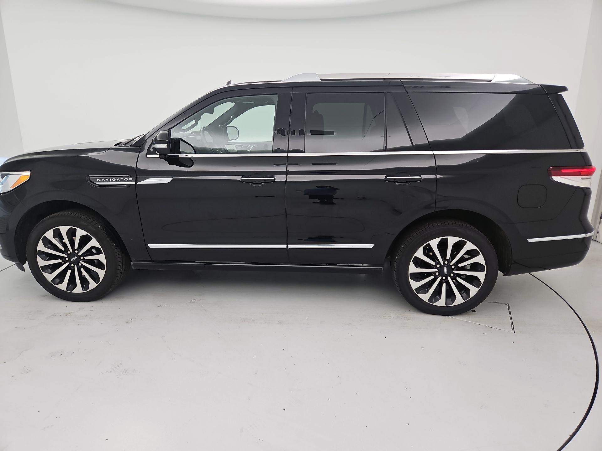 Thumbnail: 2022 Lincoln Navigator - 4