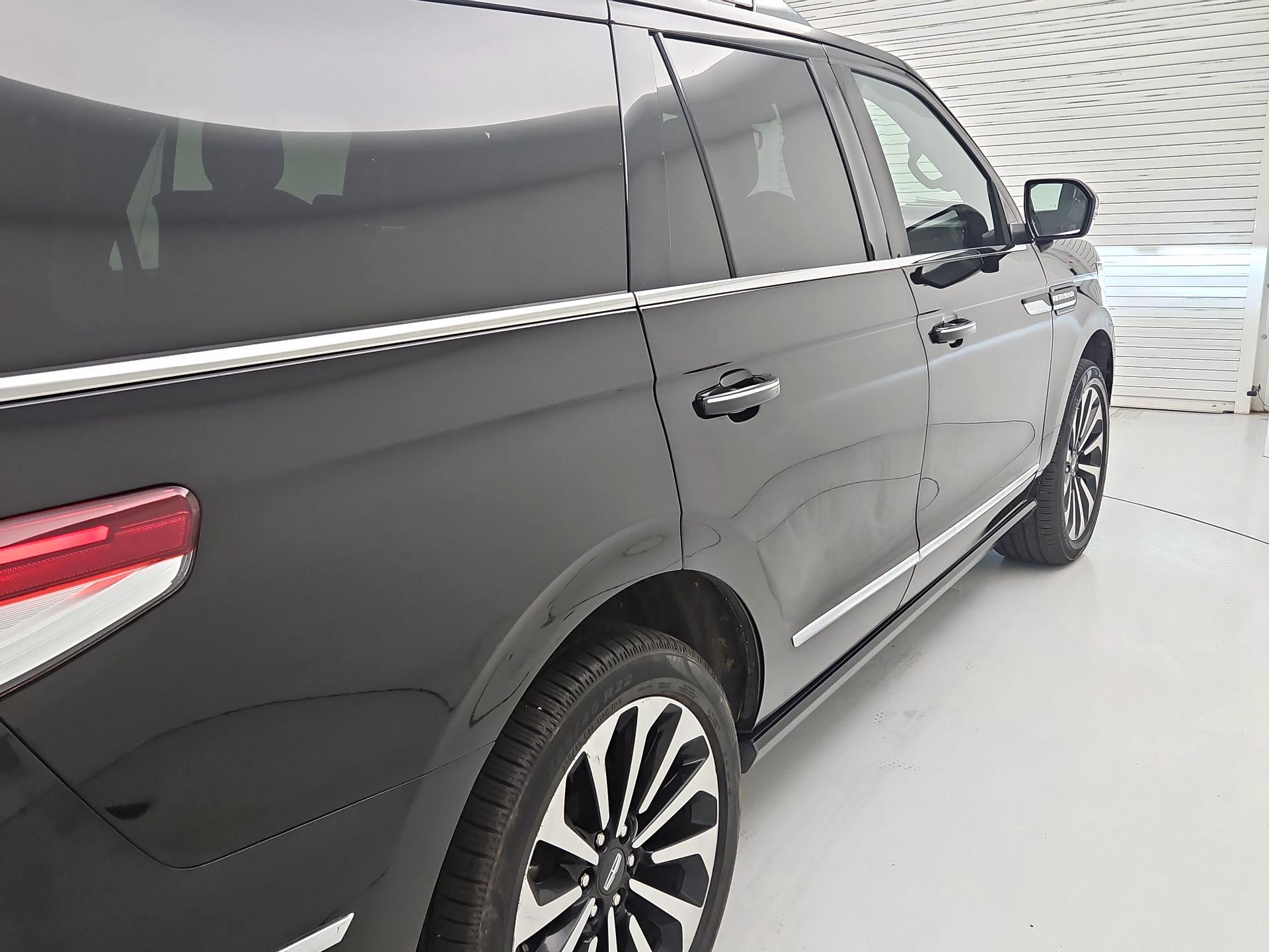 Thumbnail: 2022 Lincoln Navigator - 5