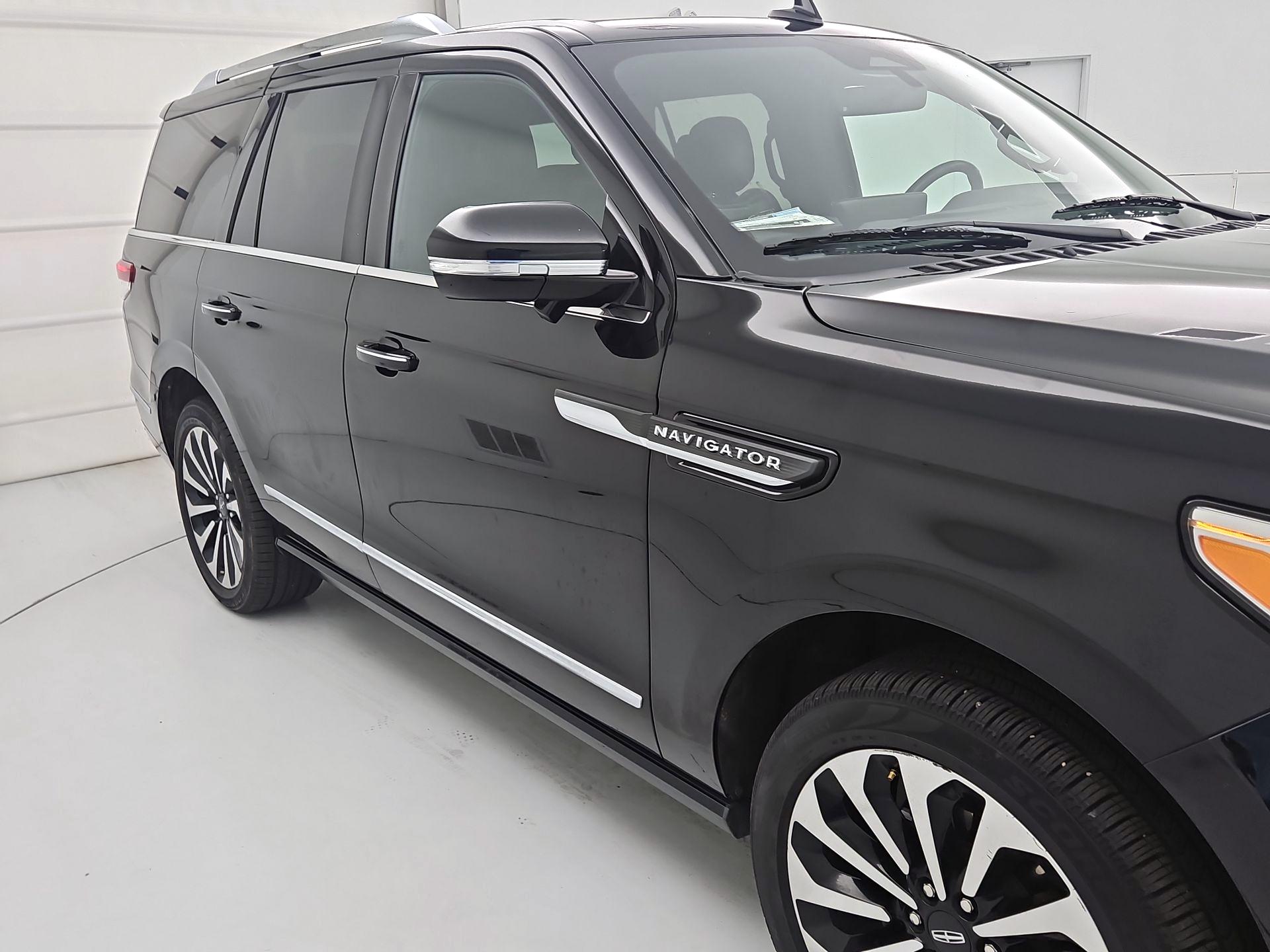 Thumbnail: 2022 Lincoln Navigator - 7