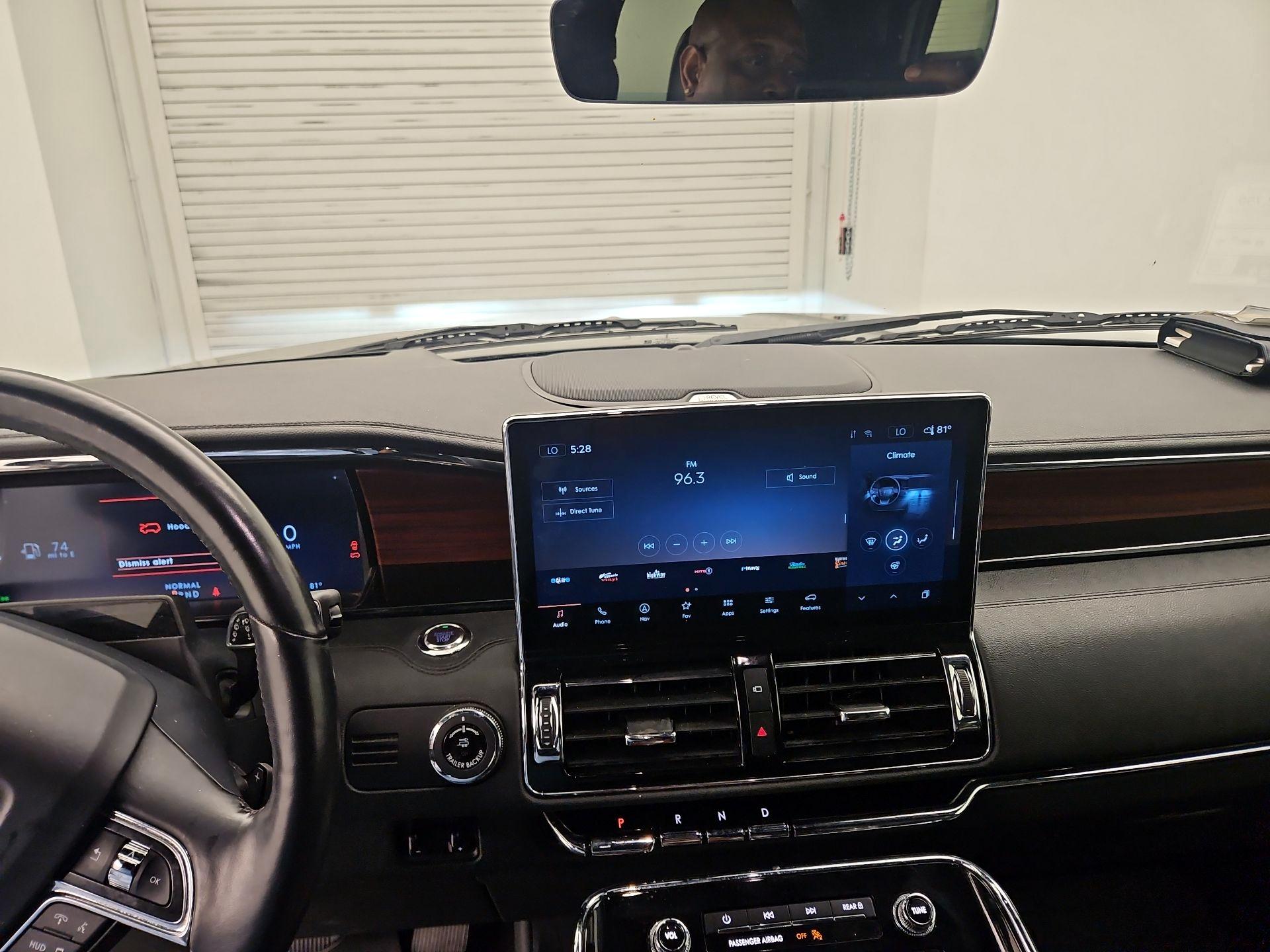 Thumbnail: 2022 Lincoln Navigator - 8