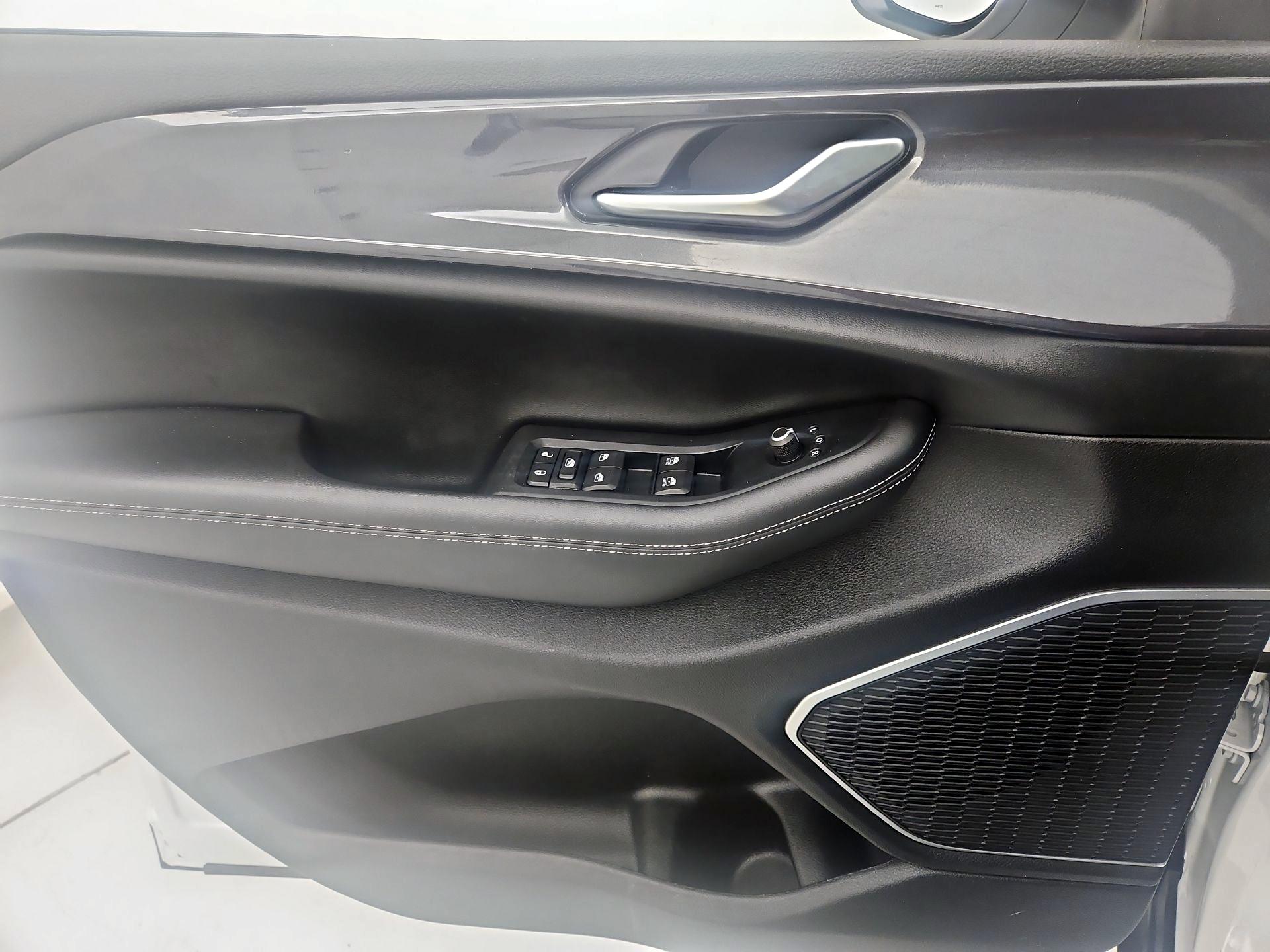 Thumbnail: 2022 Jeep Grand Cherokee - 12