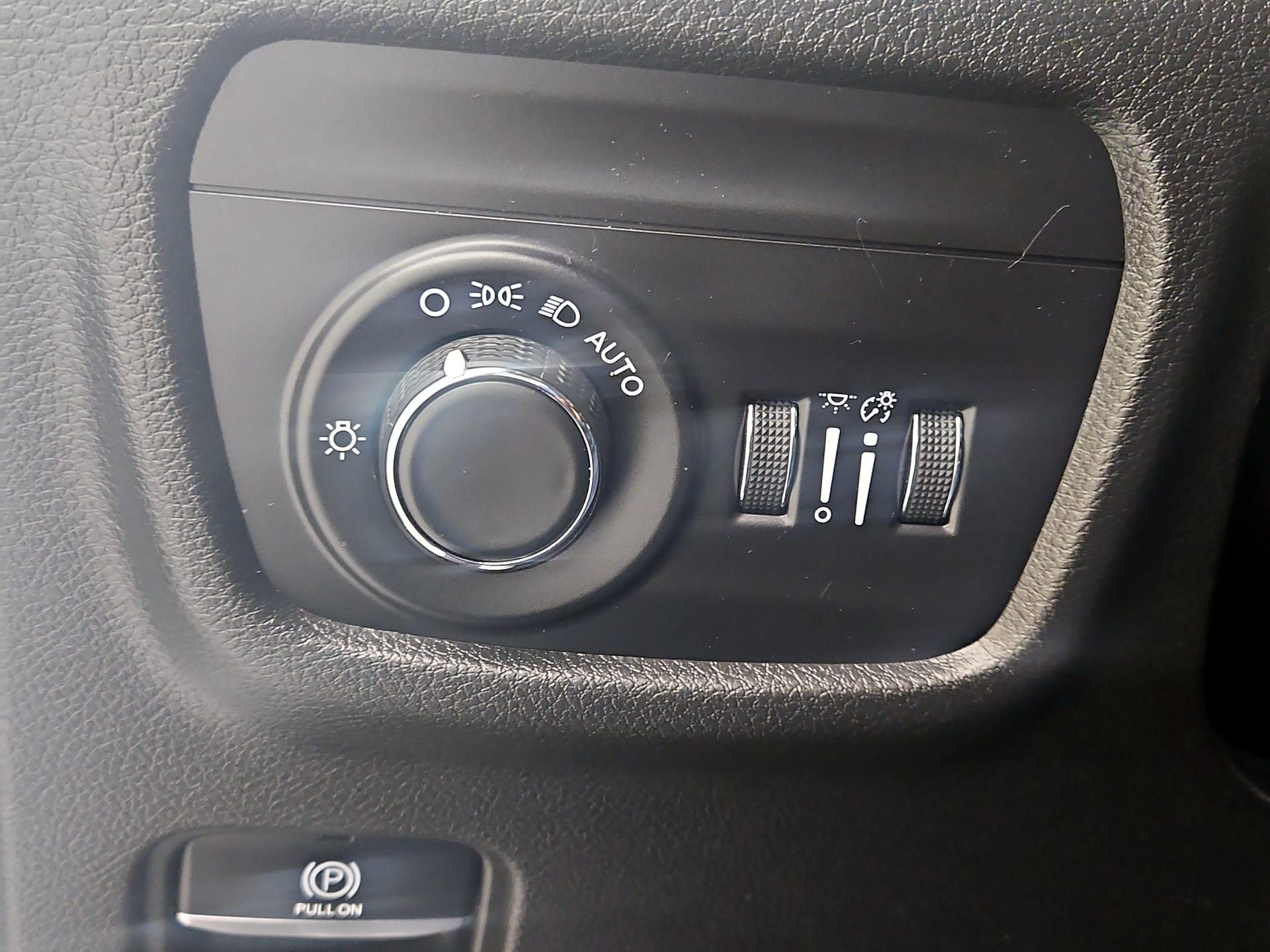 Thumbnail: 2022 Jeep Grand Cherokee - 13