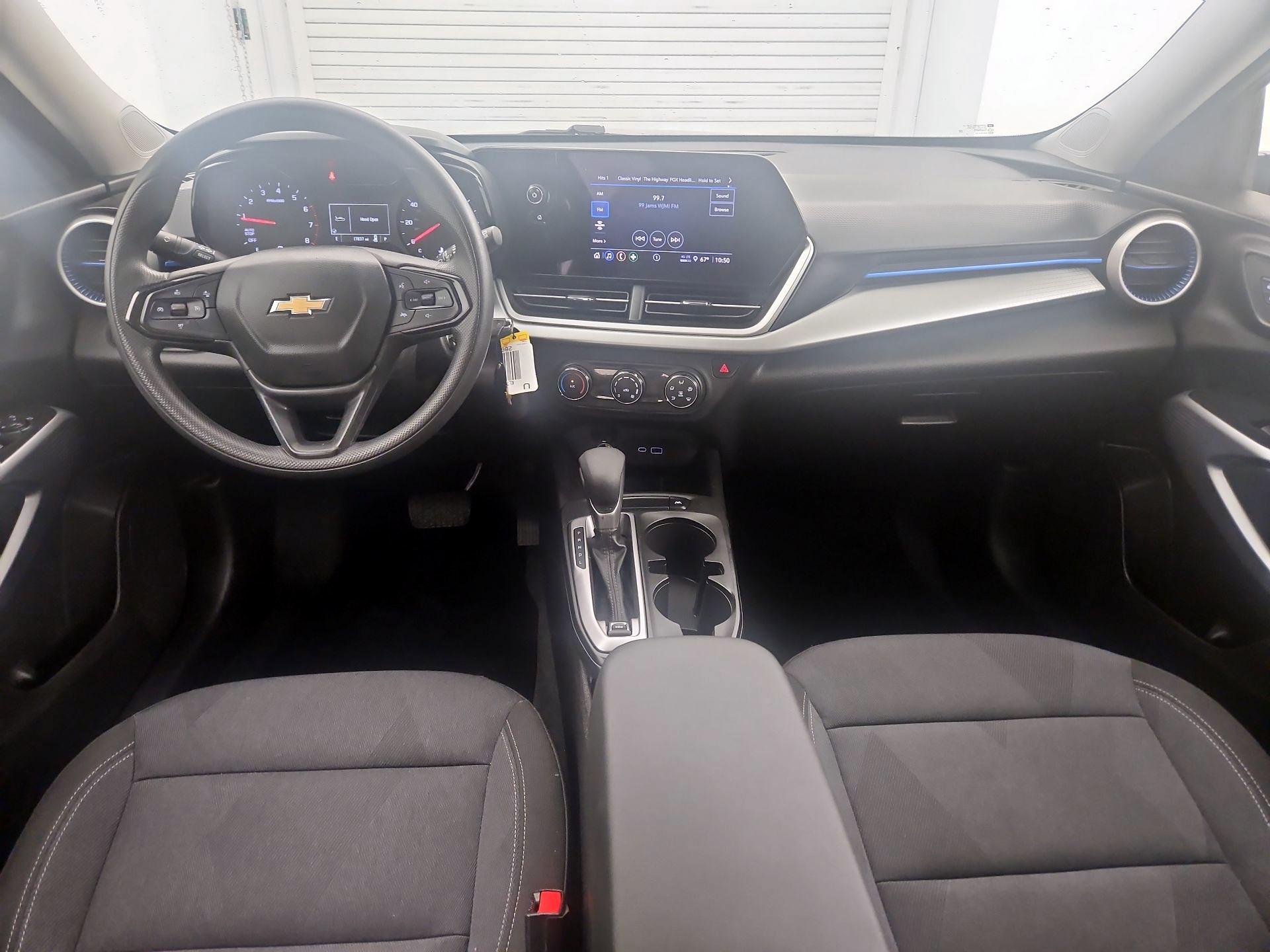 Thumbnail: 2024 Chevrolet Trax - 9