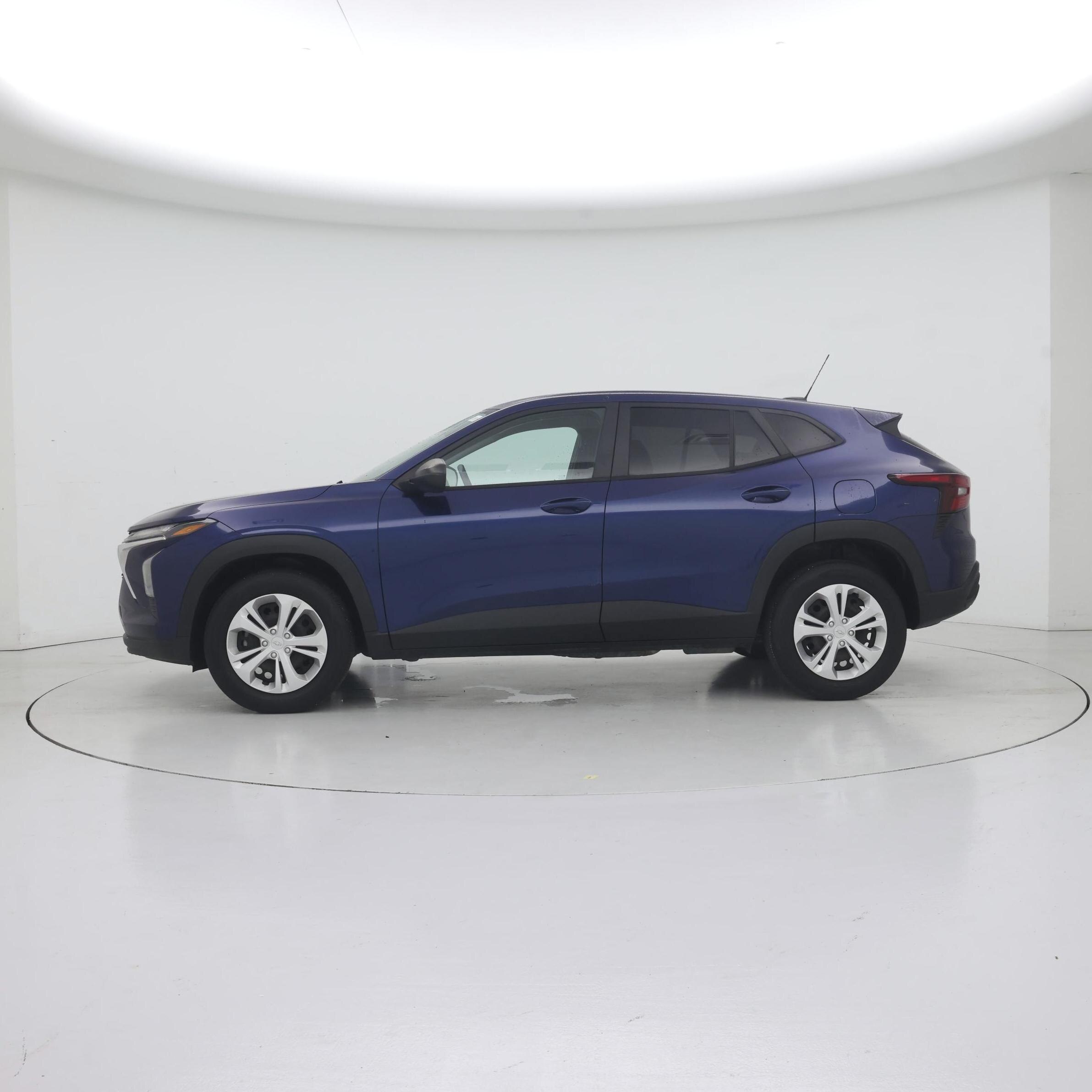 Thumbnail: 2024 Chevrolet Trax - 3