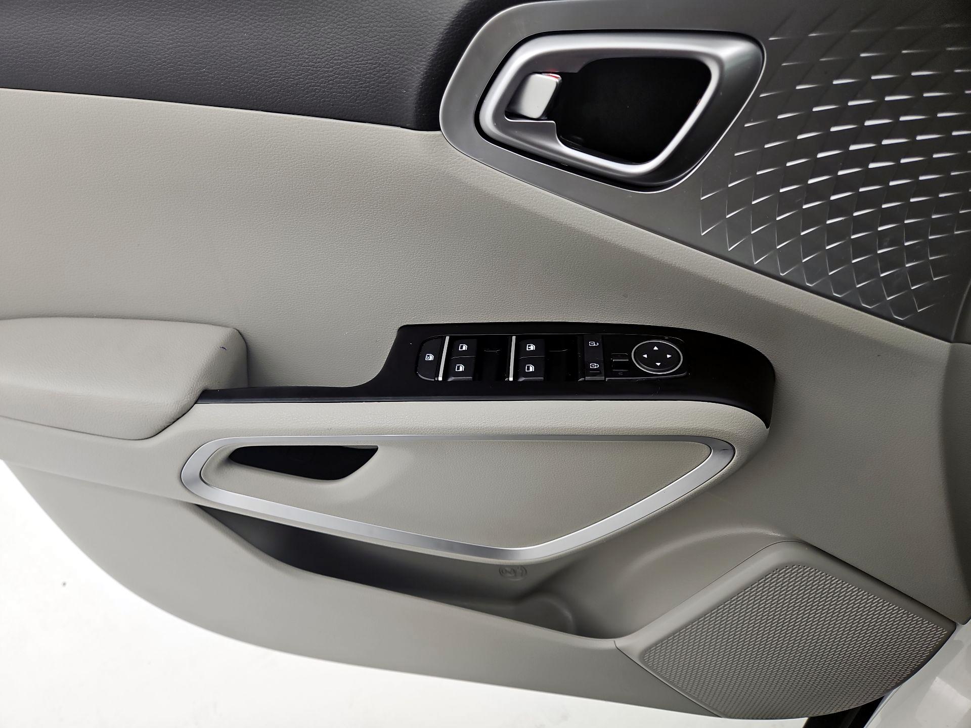 Thumbnail: 2023 Kia Soul - 12