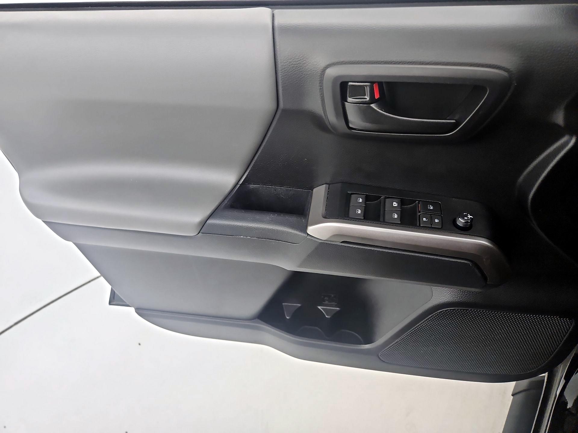Thumbnail: 2021 Toyota Tacoma - 12