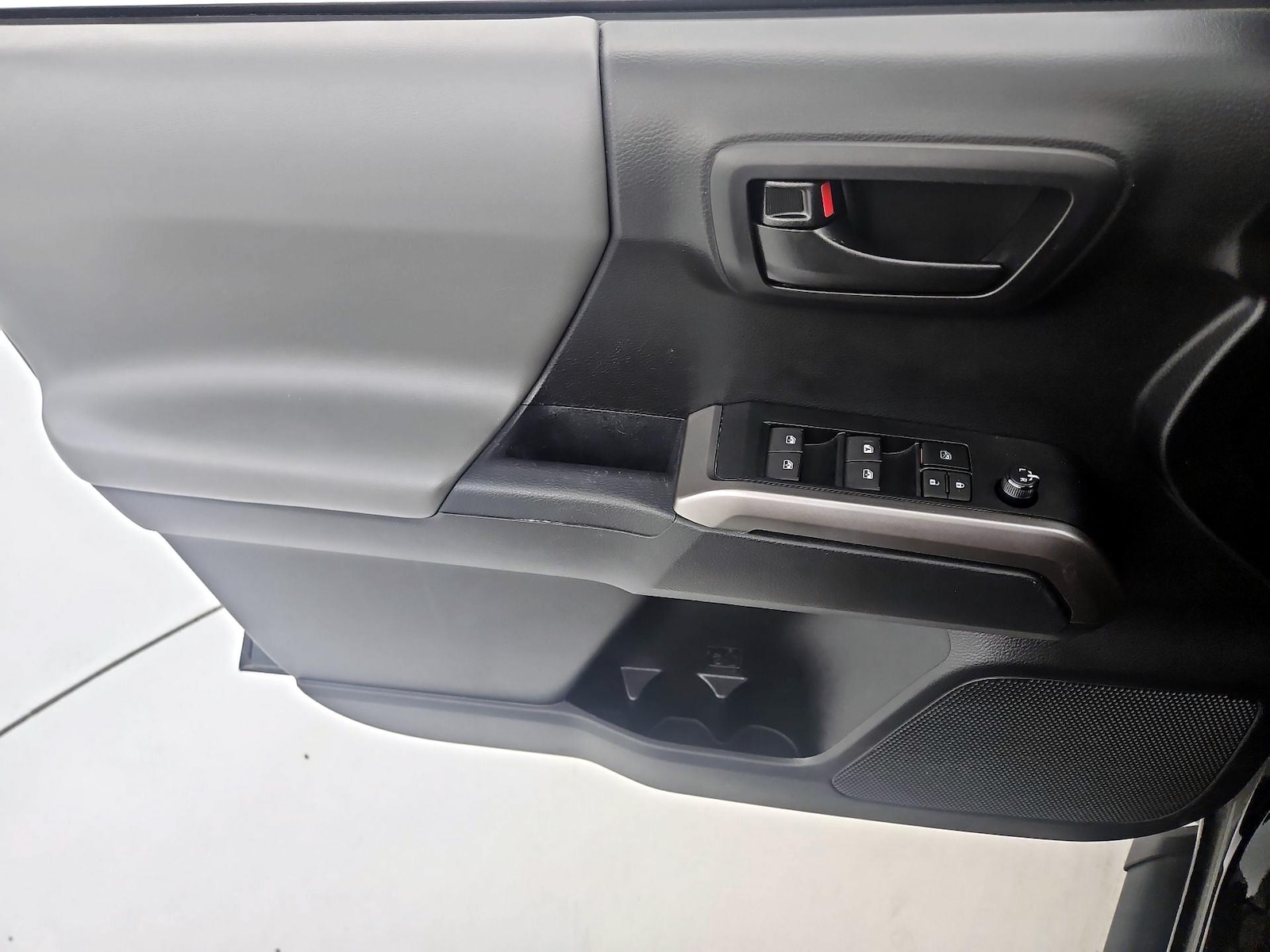 2021 Toyota Tacoma SR5 - Photo 13