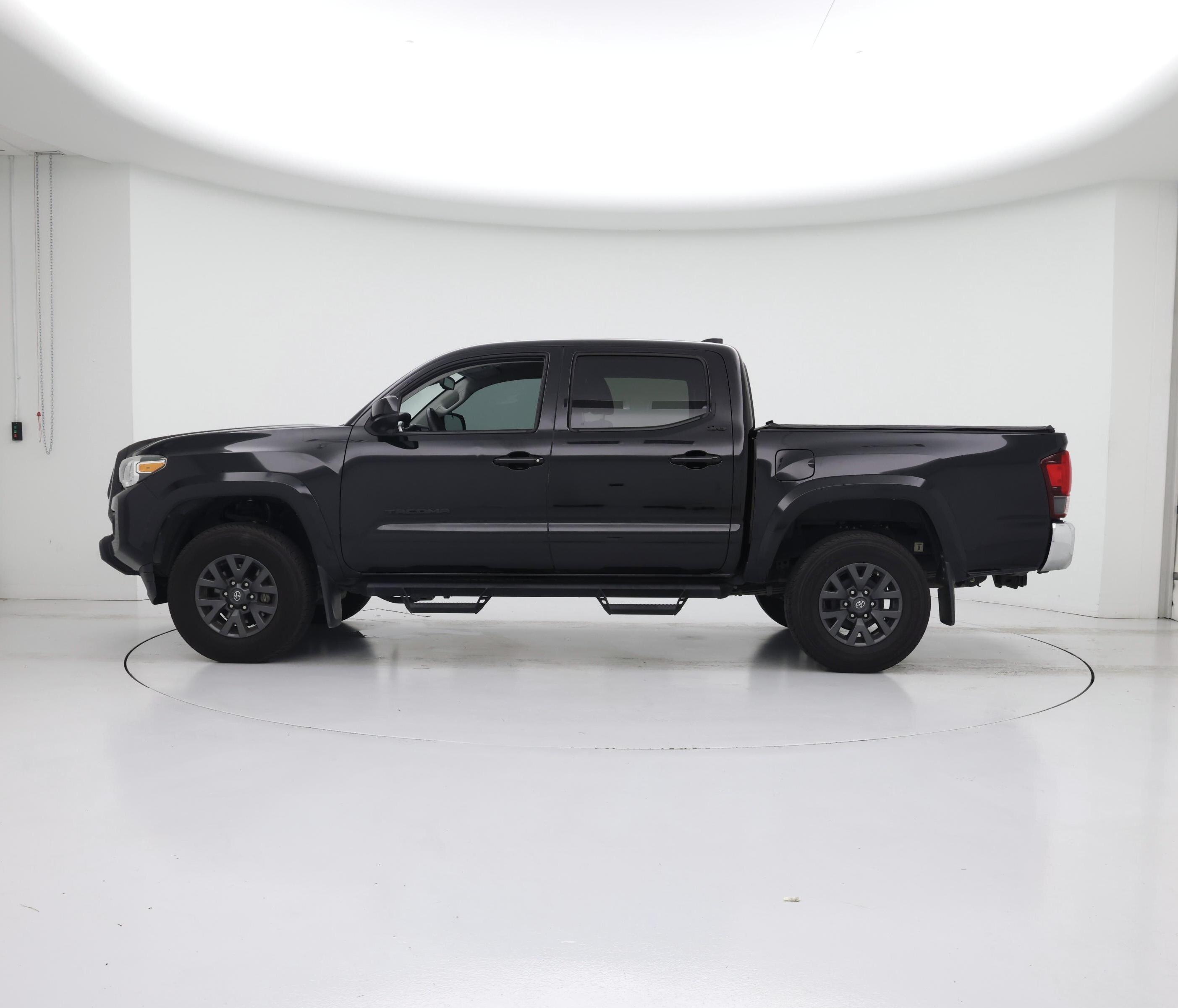 Thumbnail: 2021 Toyota Tacoma - 3