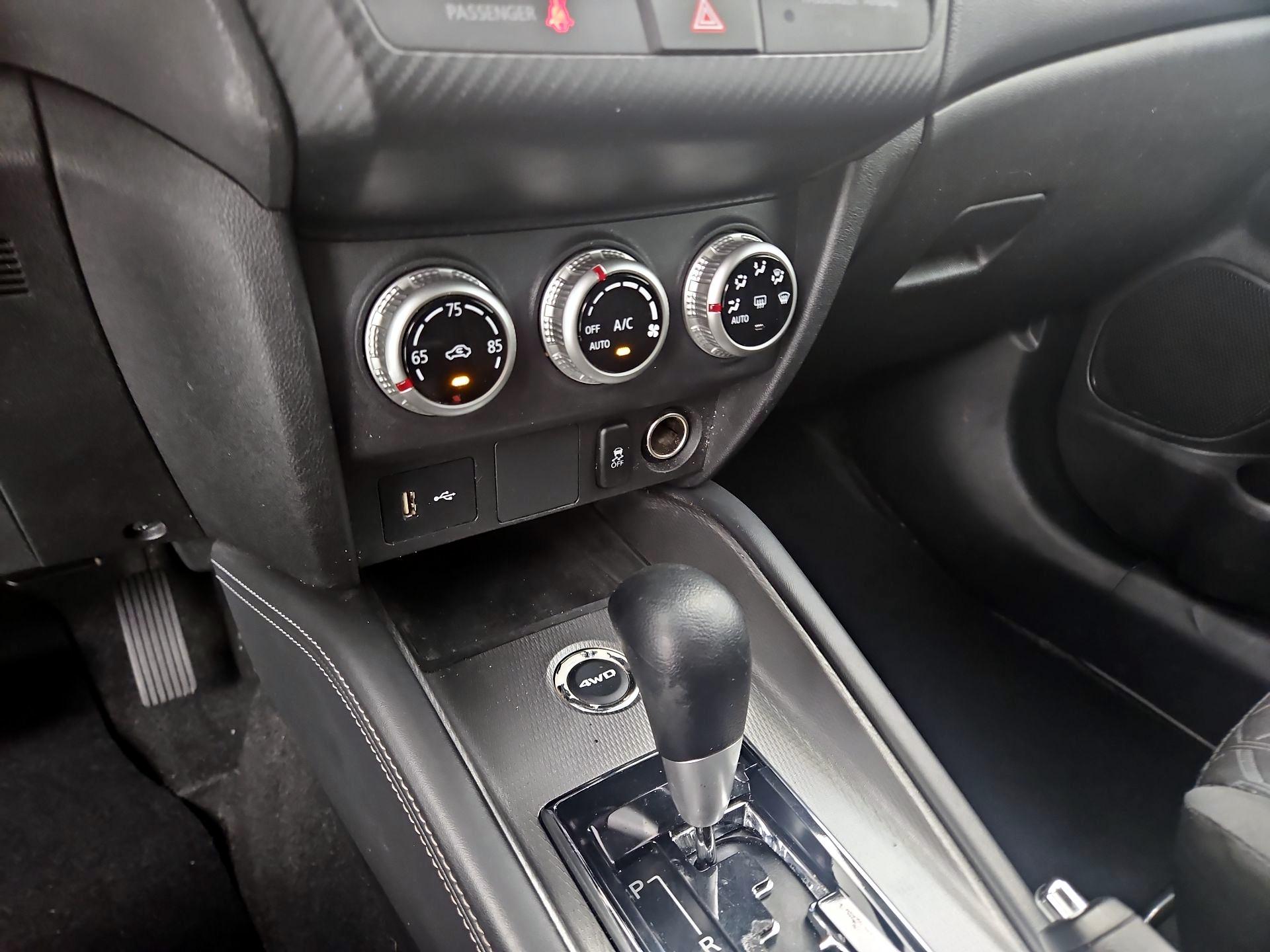 Thumbnail: 2022 Mitsubishi Outlander Sport - 14