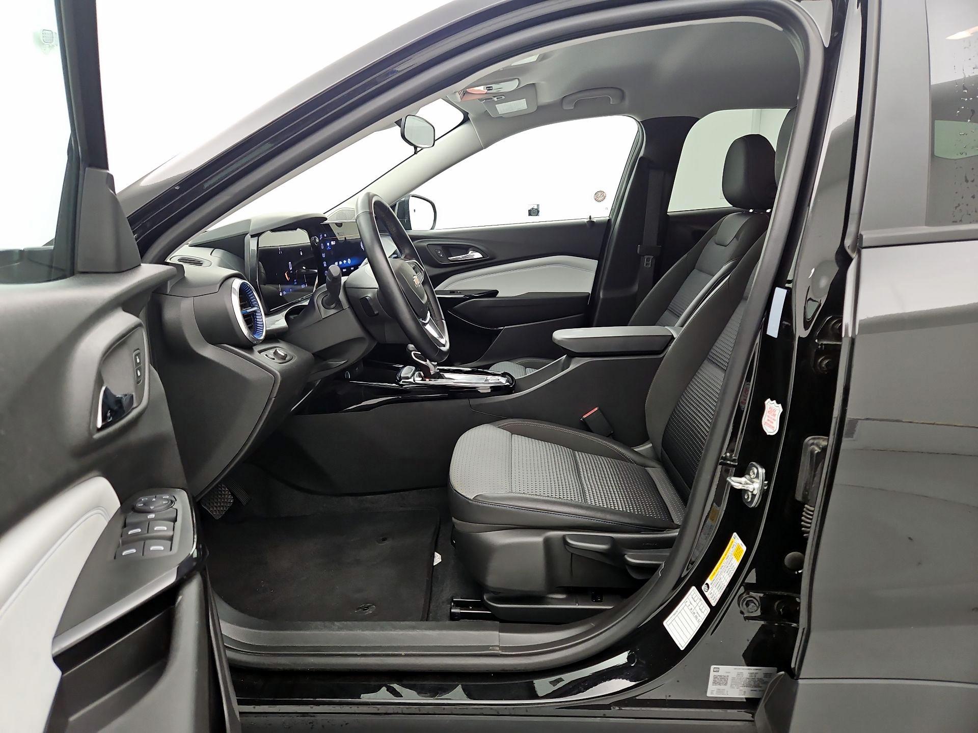 Thumbnail: 2025 Chevrolet Trax - 11