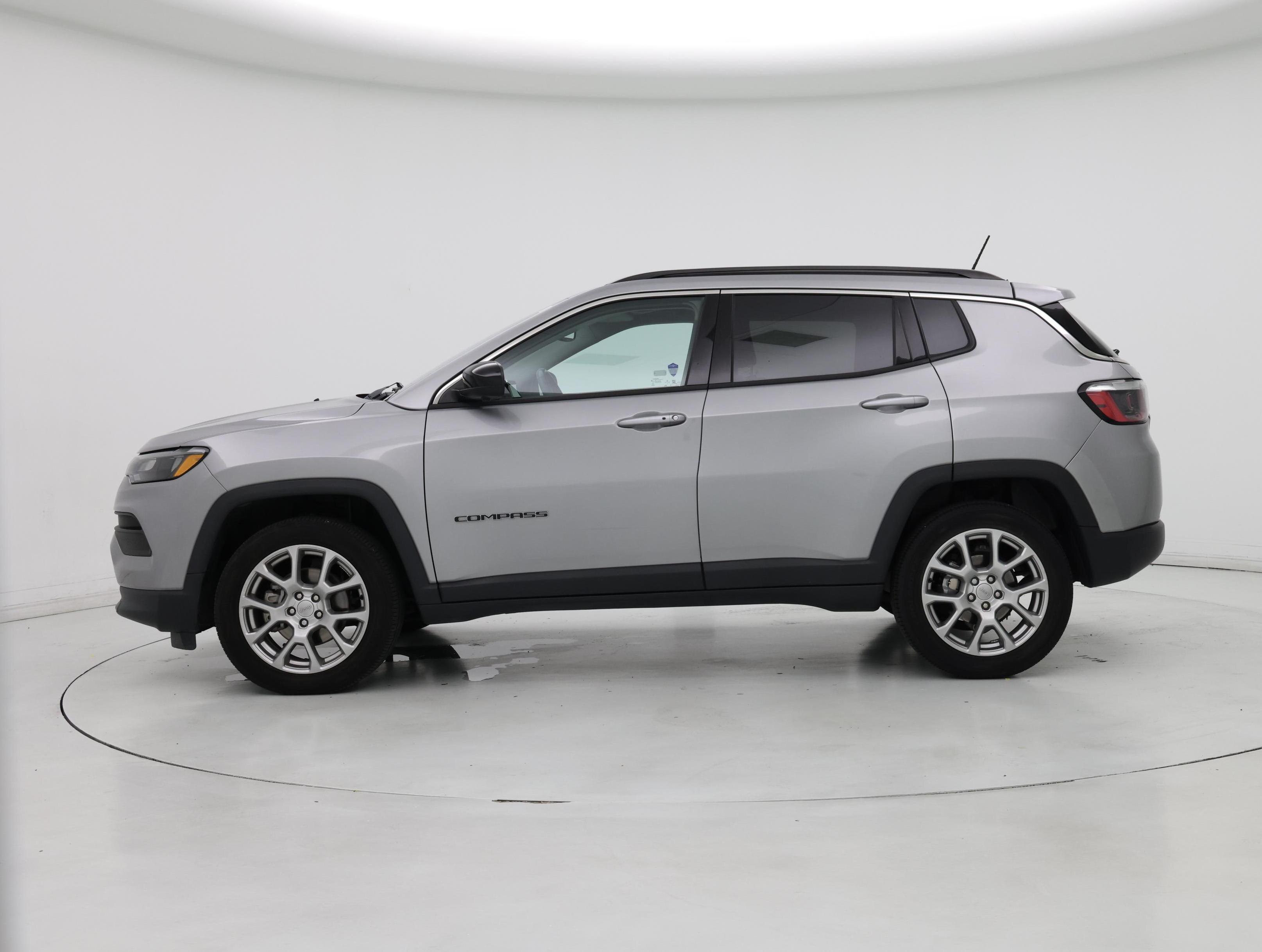 Thumbnail: 2022 Jeep Compass - 3