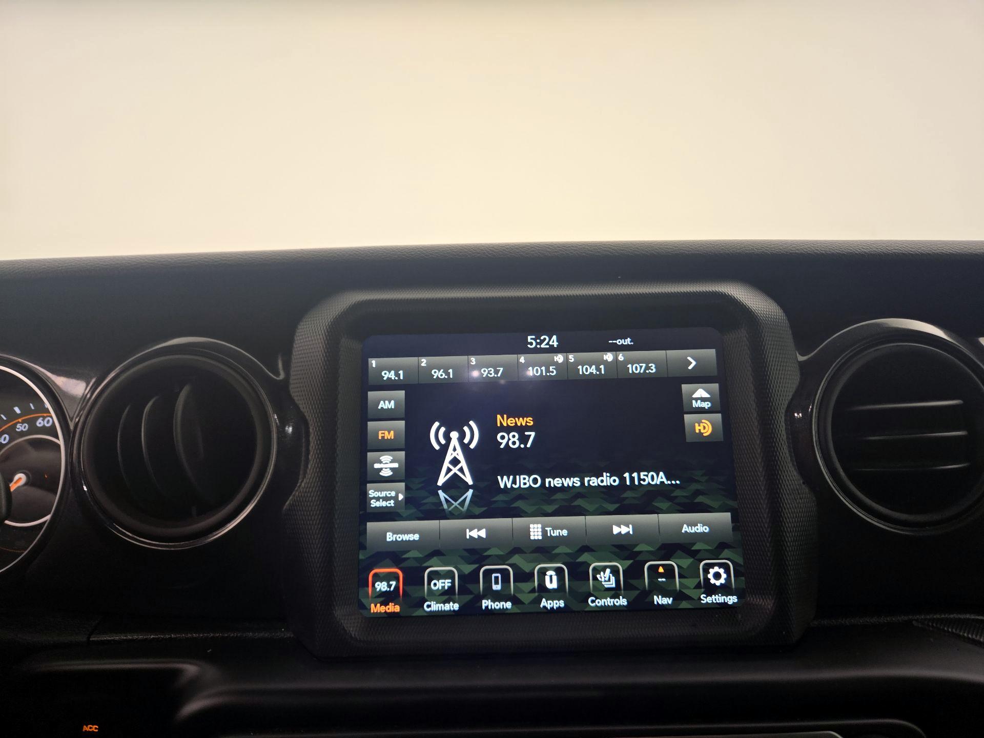 Thumbnail: 2022 Jeep Wrangler - 15