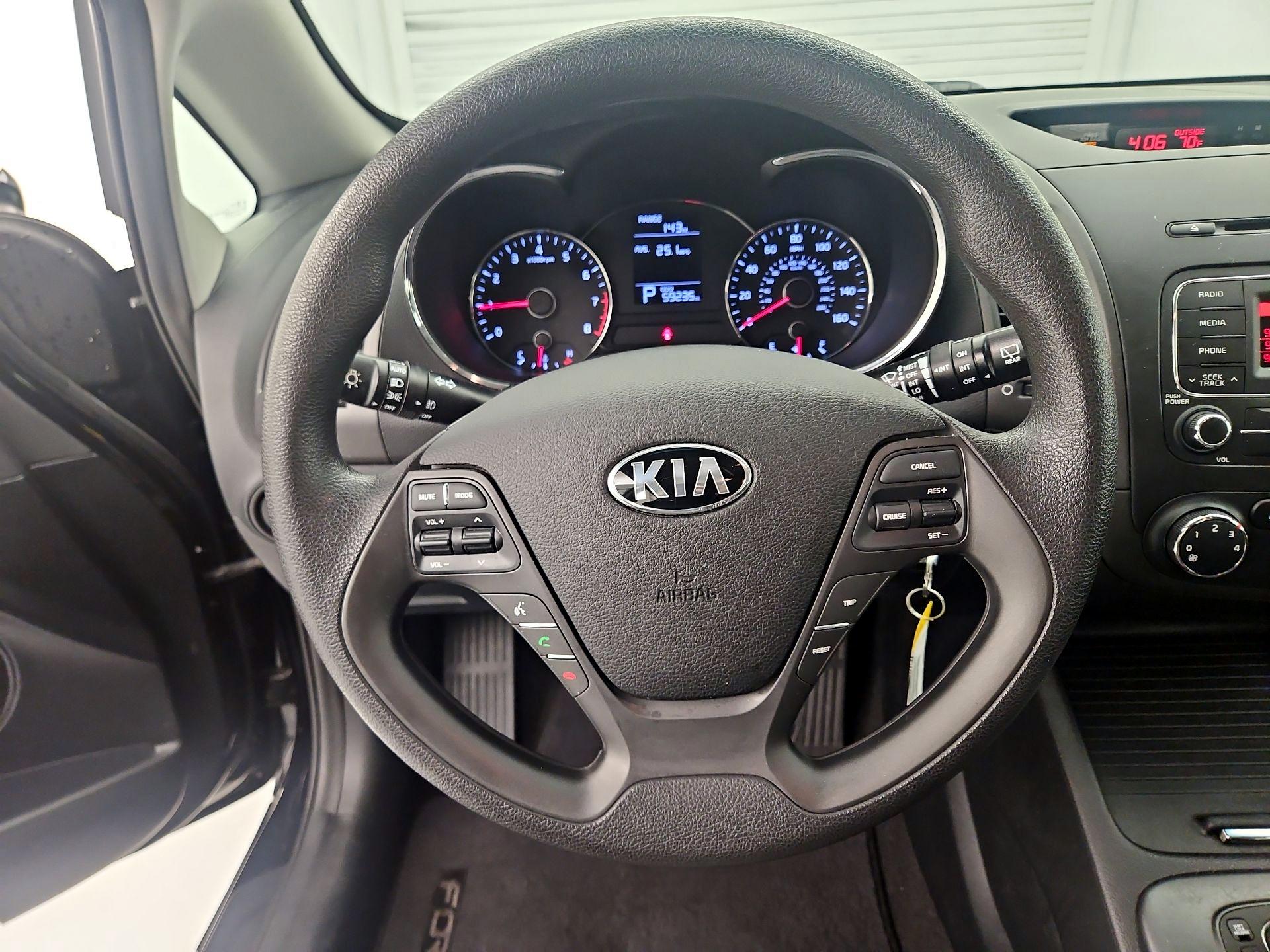 Thumbnail: 2016 Kia Forte - 10