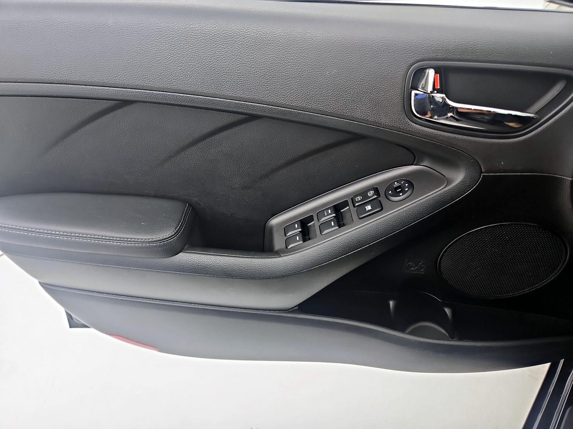 Thumbnail: 2016 Kia Forte - 12