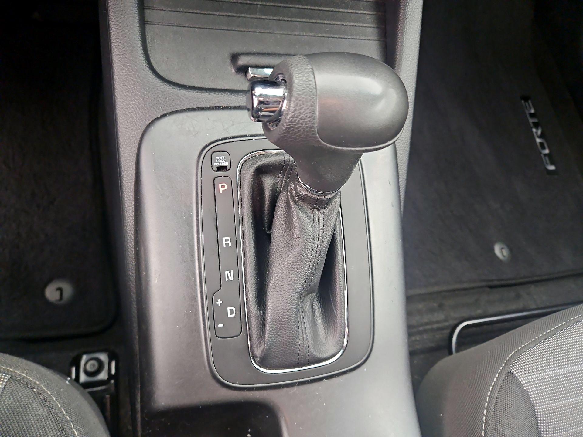 Thumbnail: 2016 Kia Forte - 16