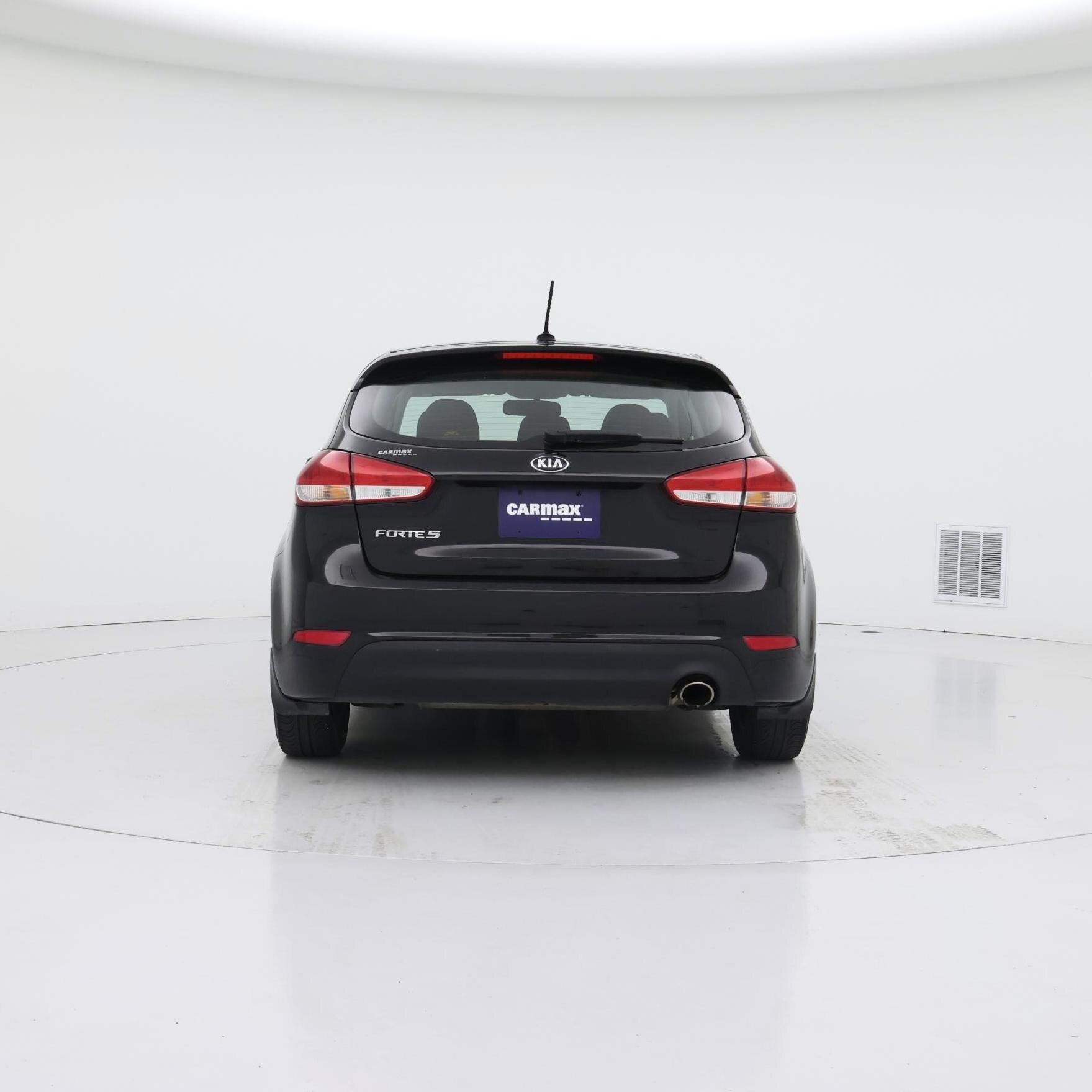 Thumbnail: 2016 Kia Forte - 6