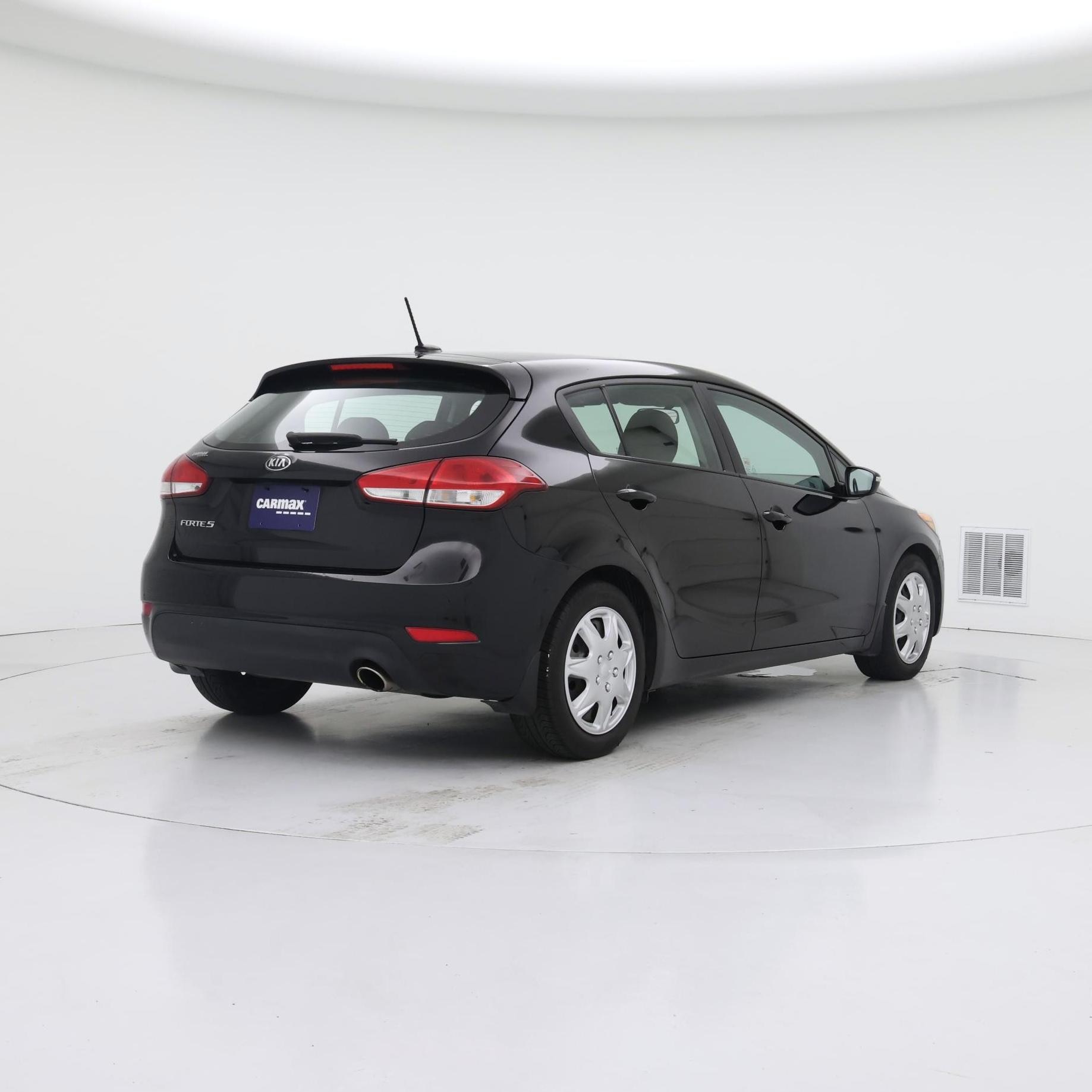 Thumbnail: 2016 Kia Forte - 8