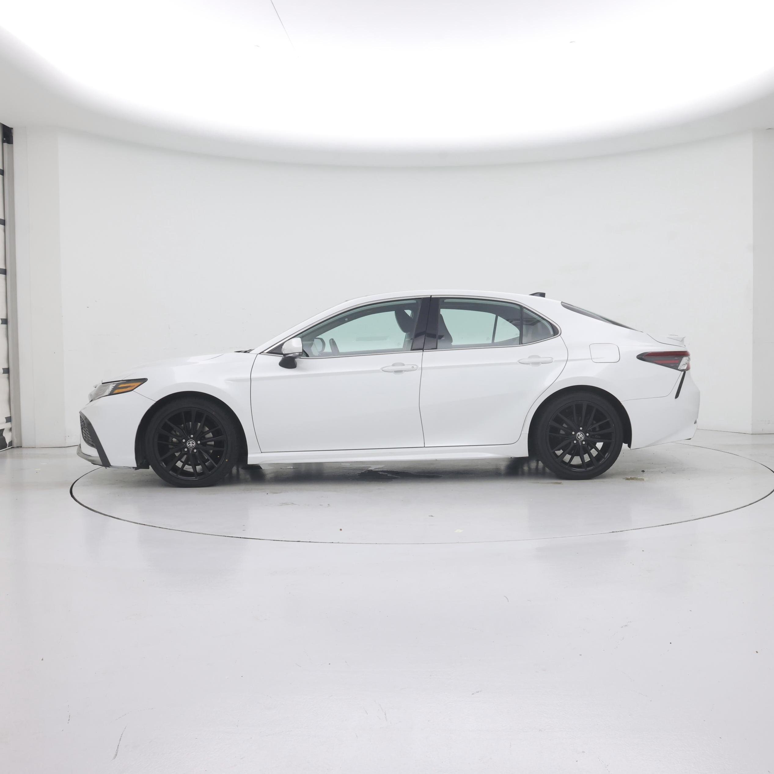 Thumbnail: 2021 Toyota Camry - 3