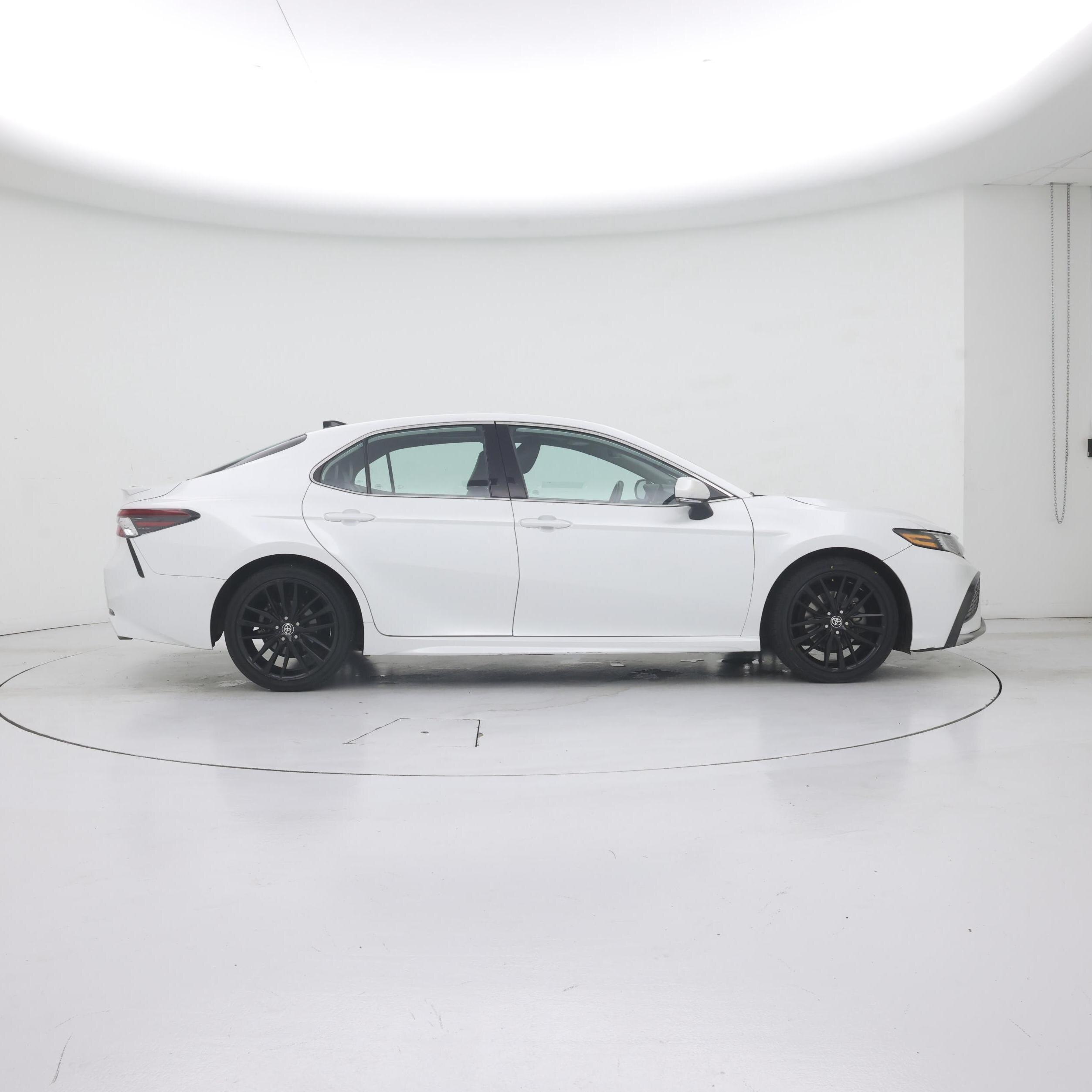 Thumbnail: 2021 Toyota Camry - 7