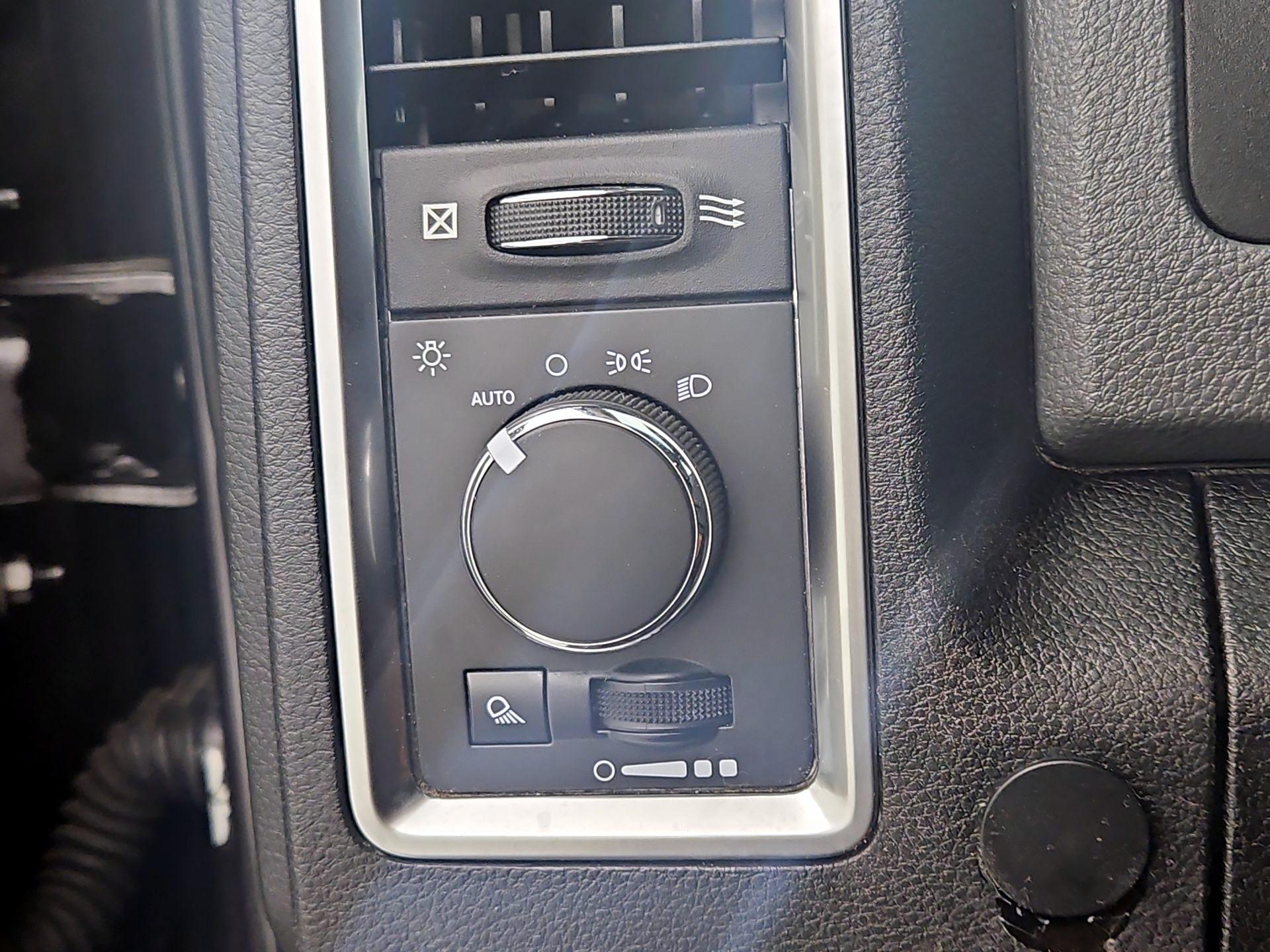 Thumbnail: 2019 RAM 1500 Classic - 13
