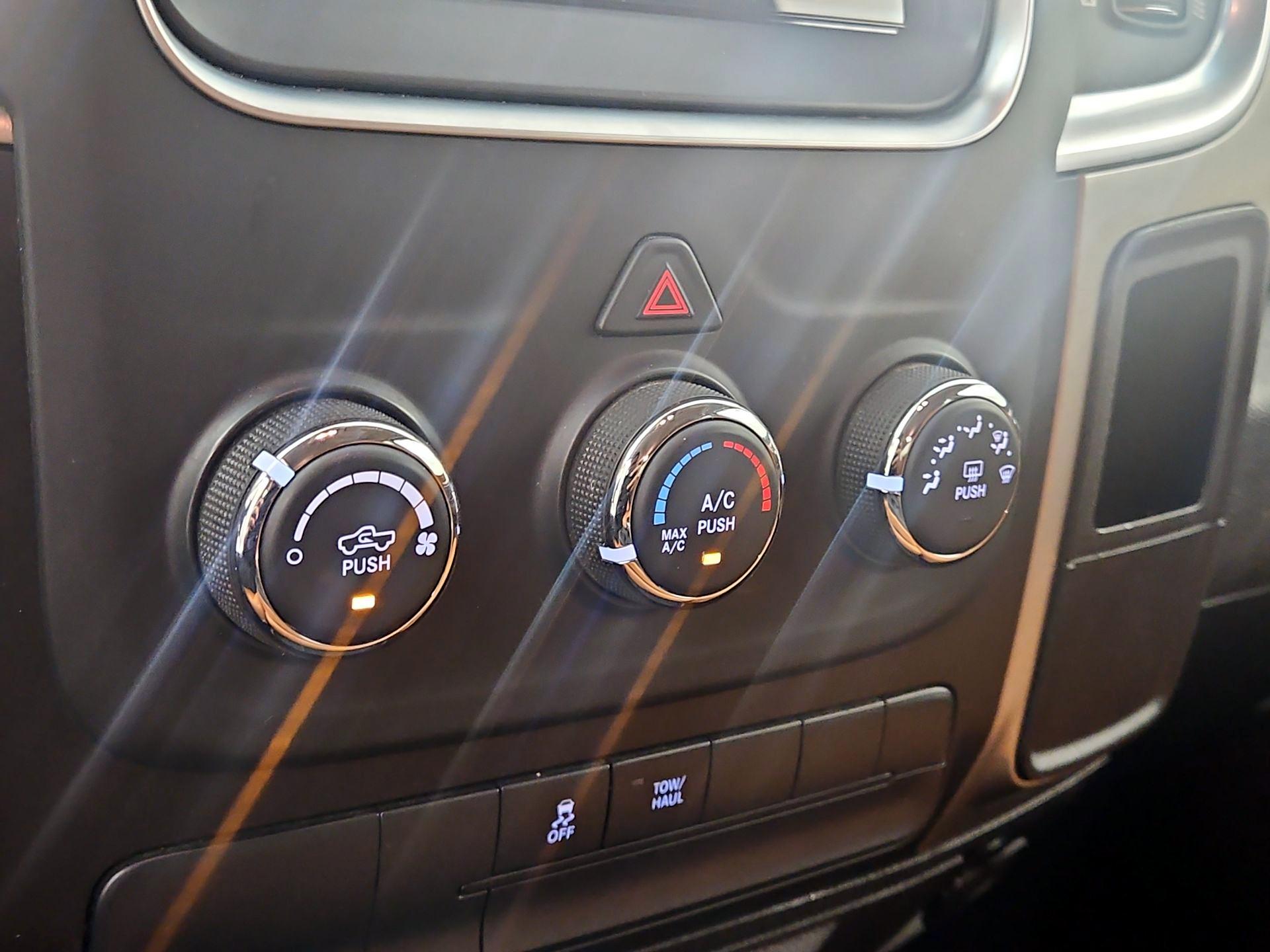 Thumbnail: 2019 RAM 1500 Classic - 16