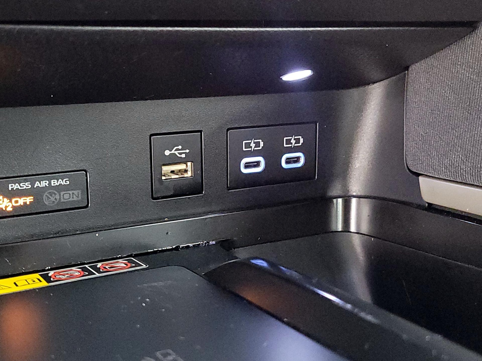 2025 Toyota Camry LE - Photo 19