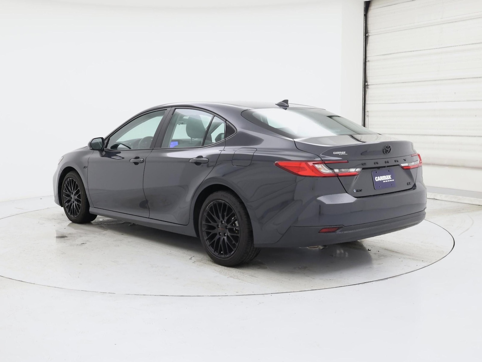 2025 Toyota Camry LE - Photo 3