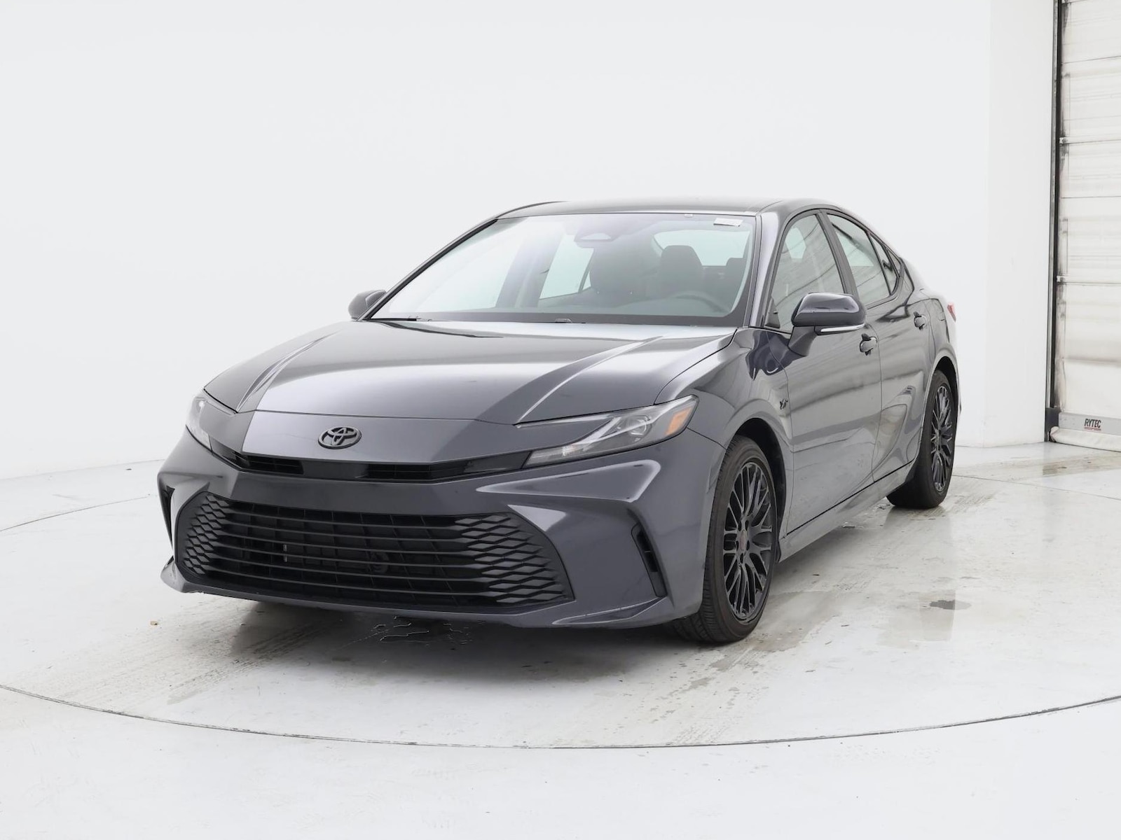 2025 Toyota Camry LE - Photo 5