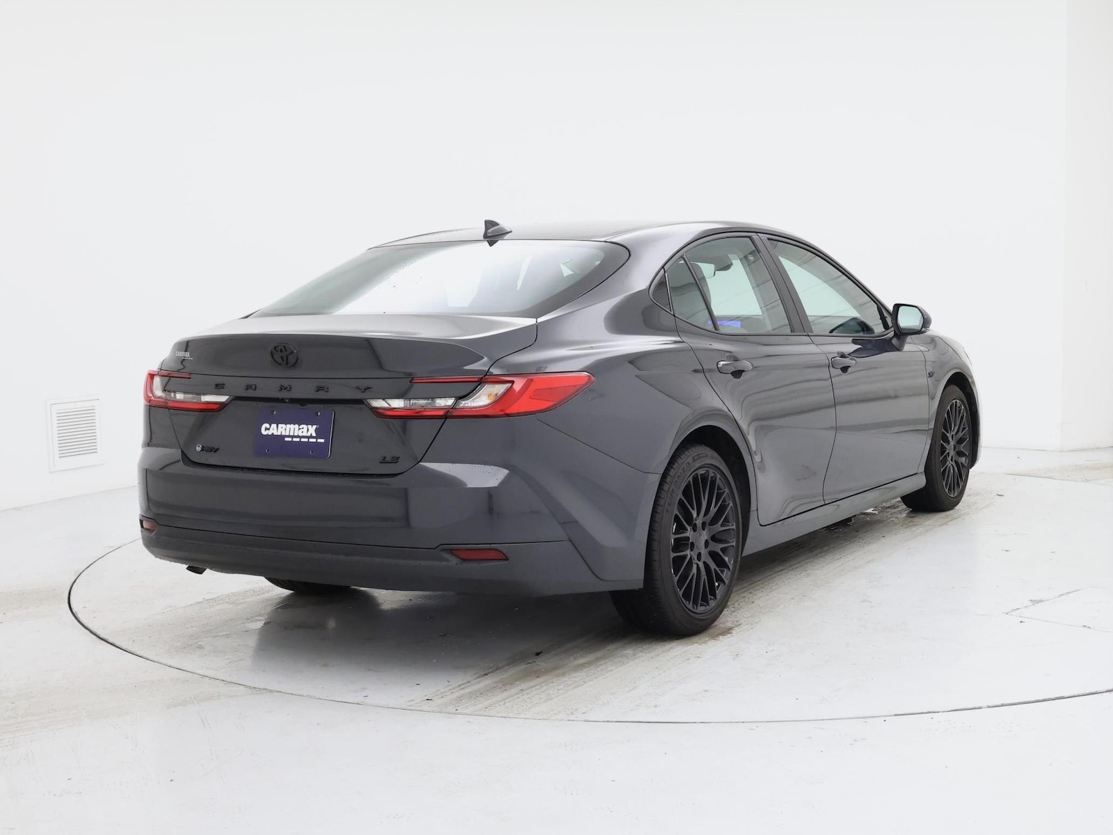 2025 Toyota Camry LE - Photo 9