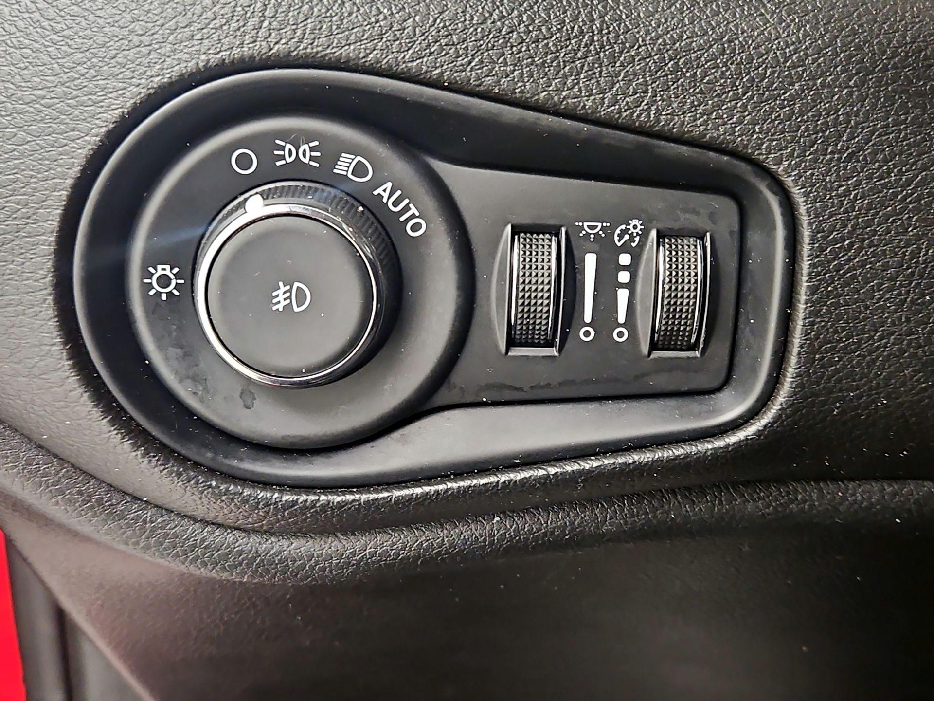 Thumbnail: 2023 Jeep Renegade - 13