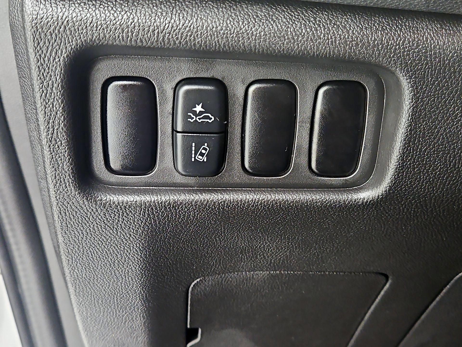 Thumbnail: 2024 Mitsubishi Outlander Sport - 13