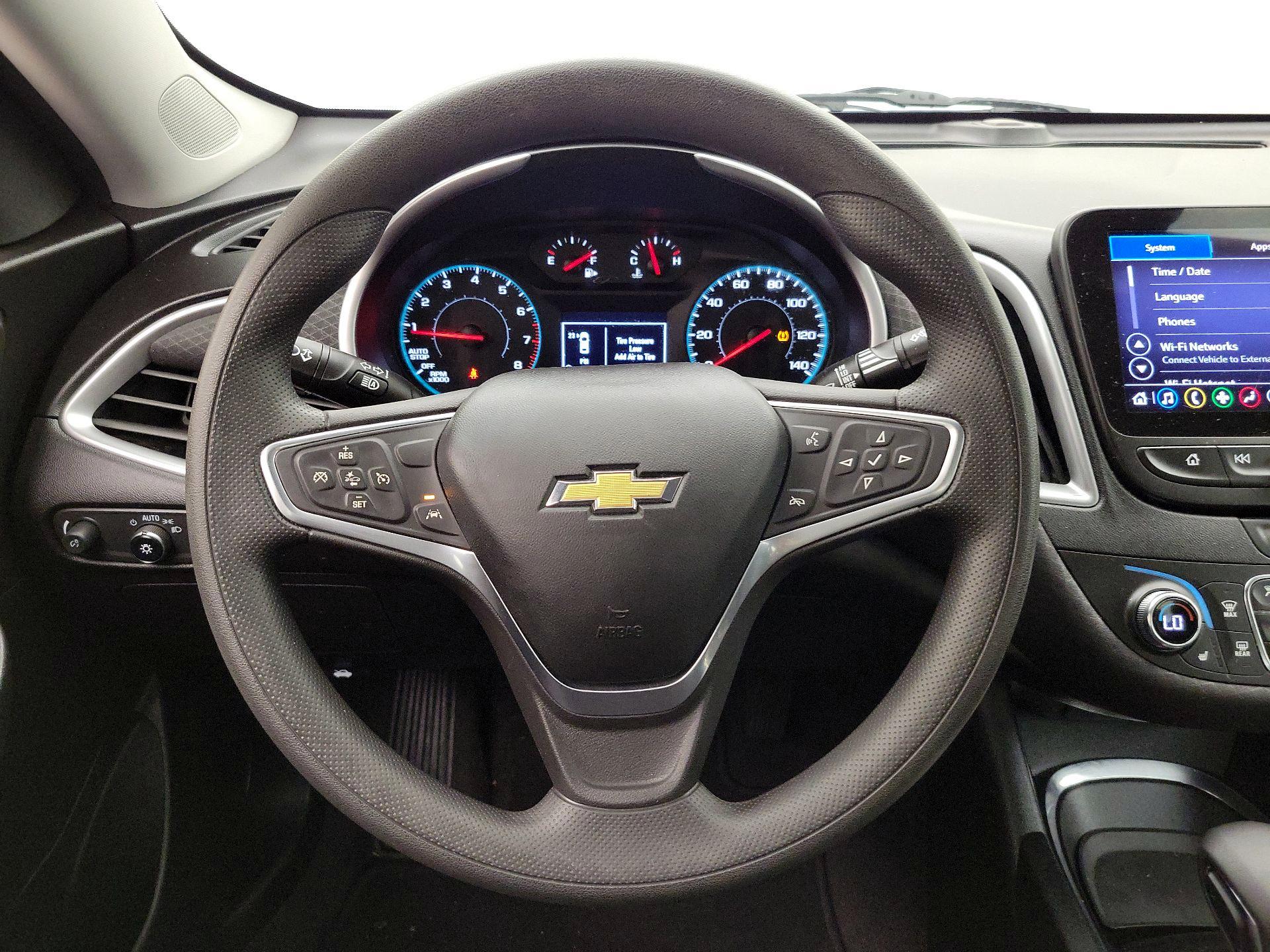 Thumbnail: 2022 Chevrolet Malibu - 10