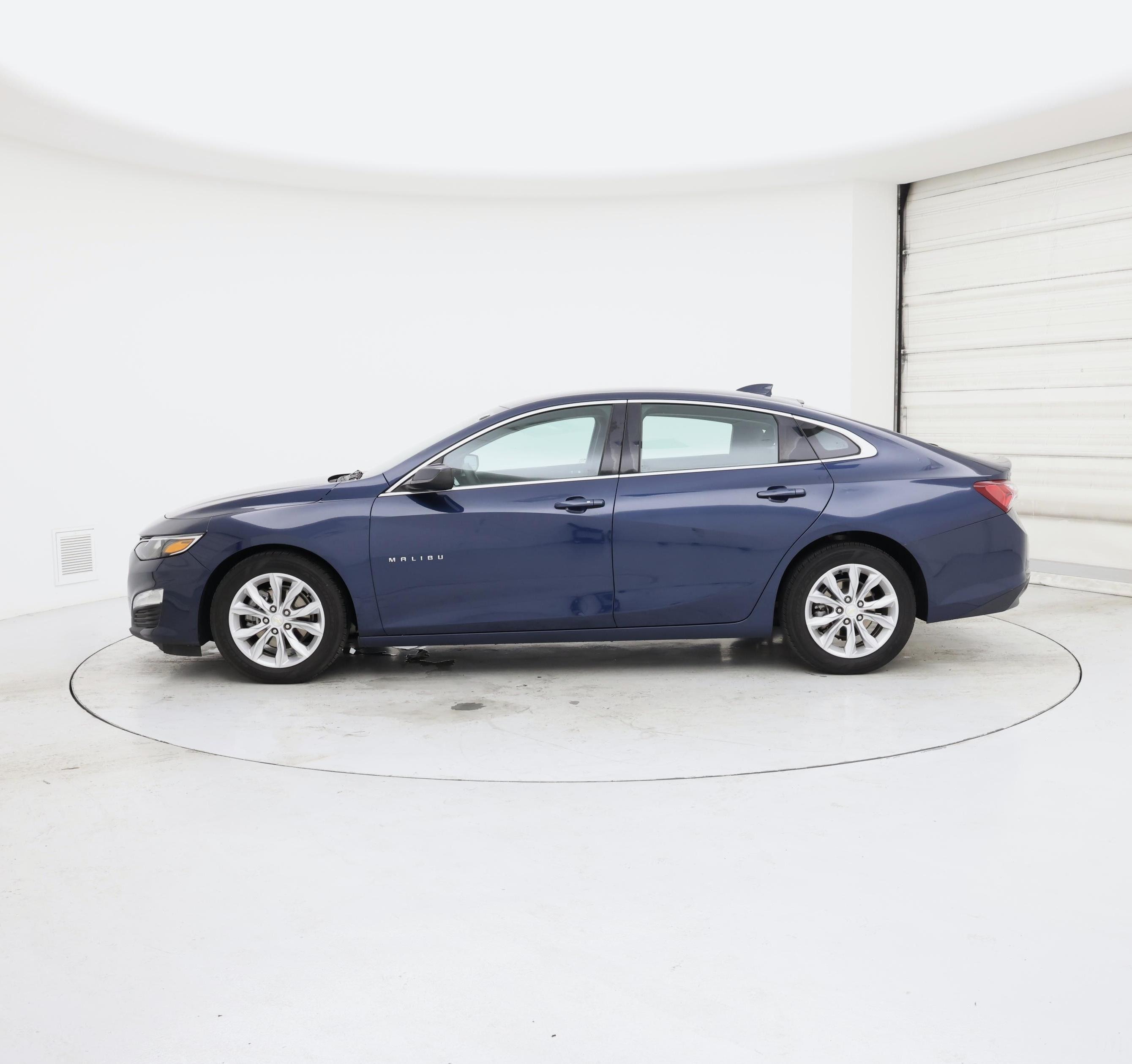 Thumbnail: 2022 Chevrolet Malibu - 3